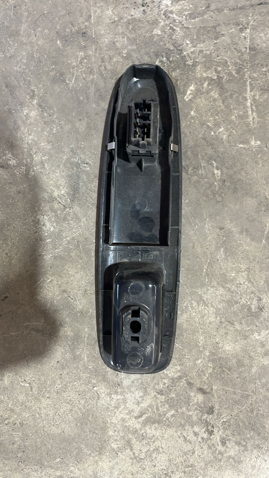 SWITCH ALZAVIDRIO PUERTA DELANTERO IZQUIERDO Changan CV1 2016