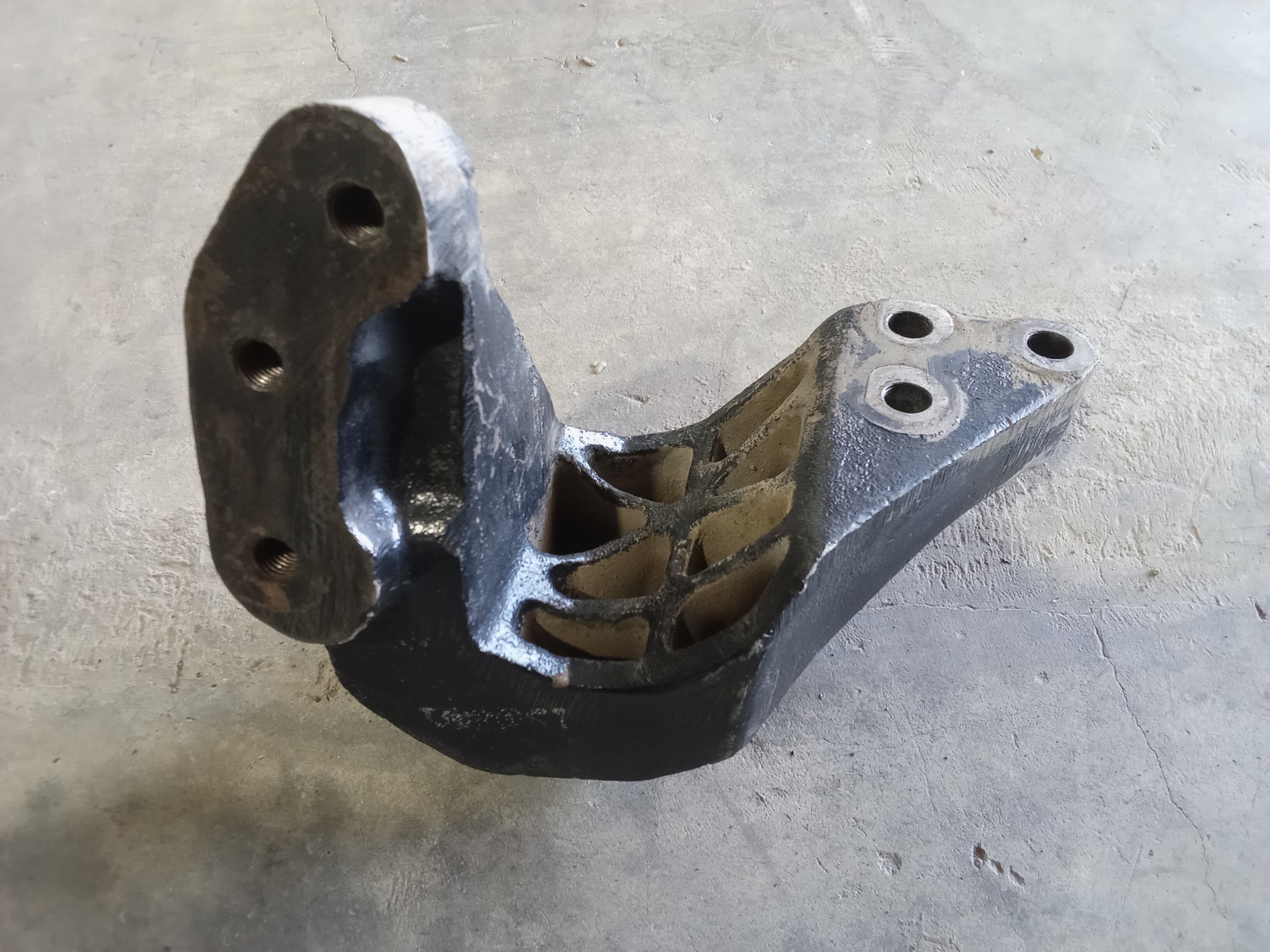 SOPORTE MOTOR Changan CV1 2016