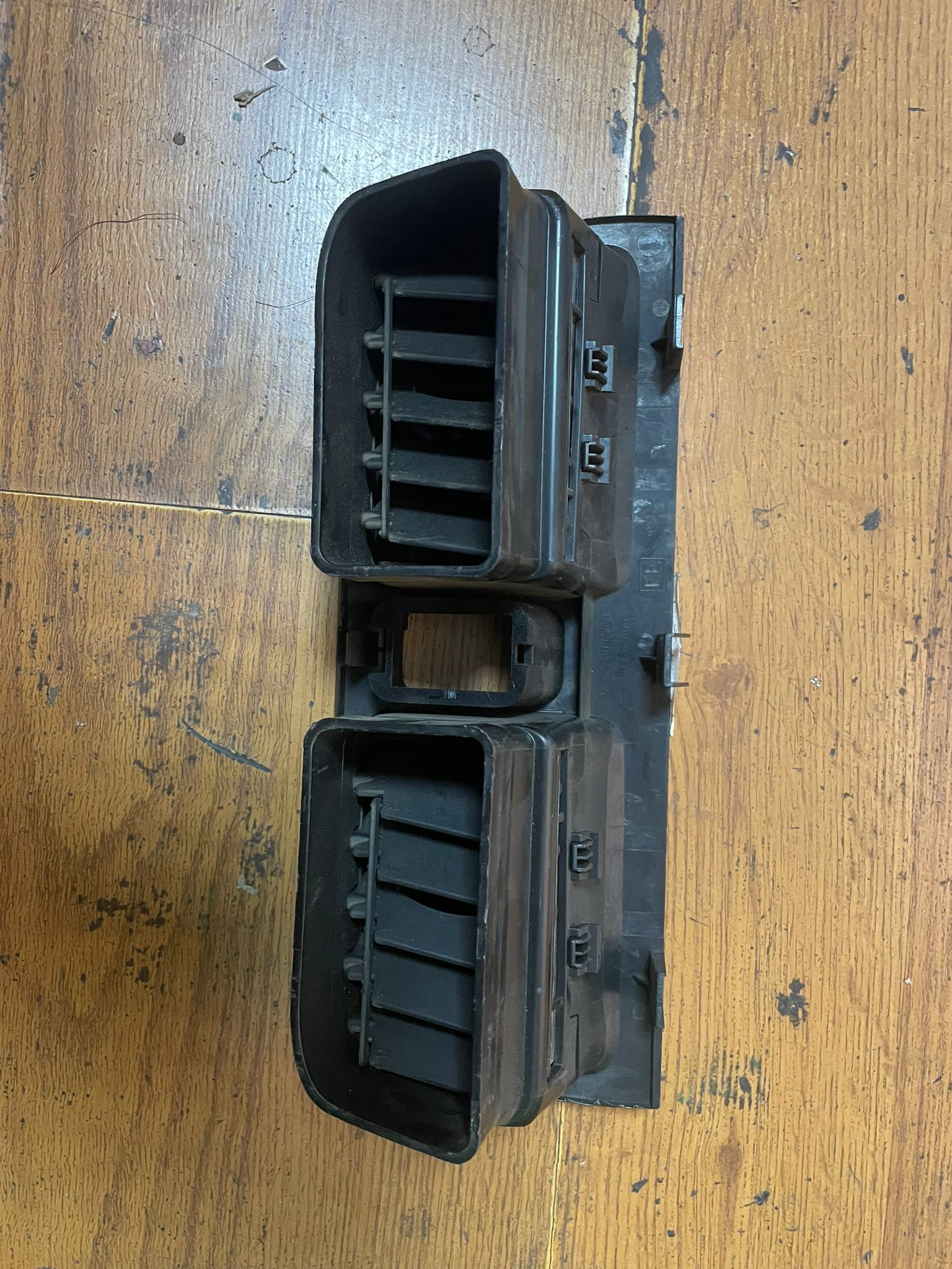 DIFUSOR SALIDA DE AIRE FRONTAL CON BOTON HAZART Subaru Impreza 2006