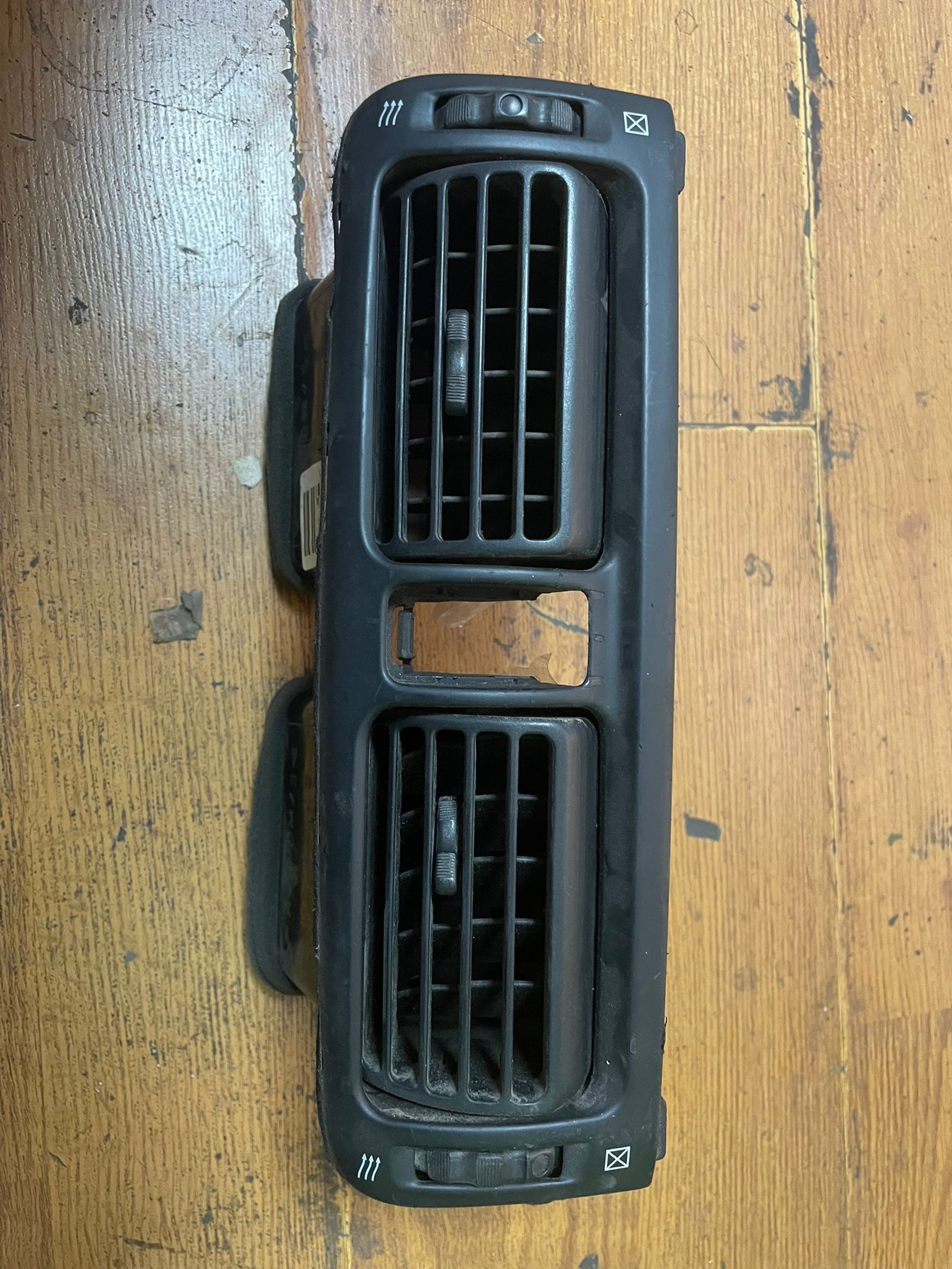 DIFUSOR CENTRAL DE AIRE Mitsubishi Galant 2006