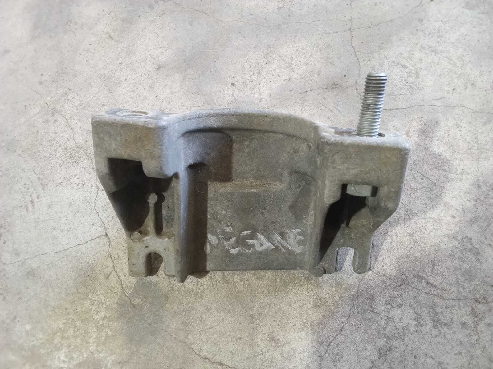 SOPORTE CAJA Renault Megane 2000