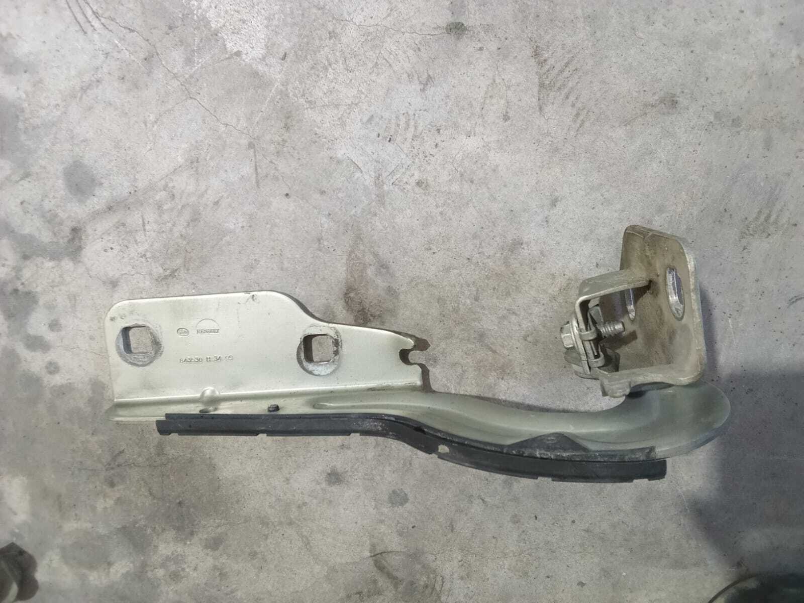 BISAGRA CAPOT Renault Megane 2000