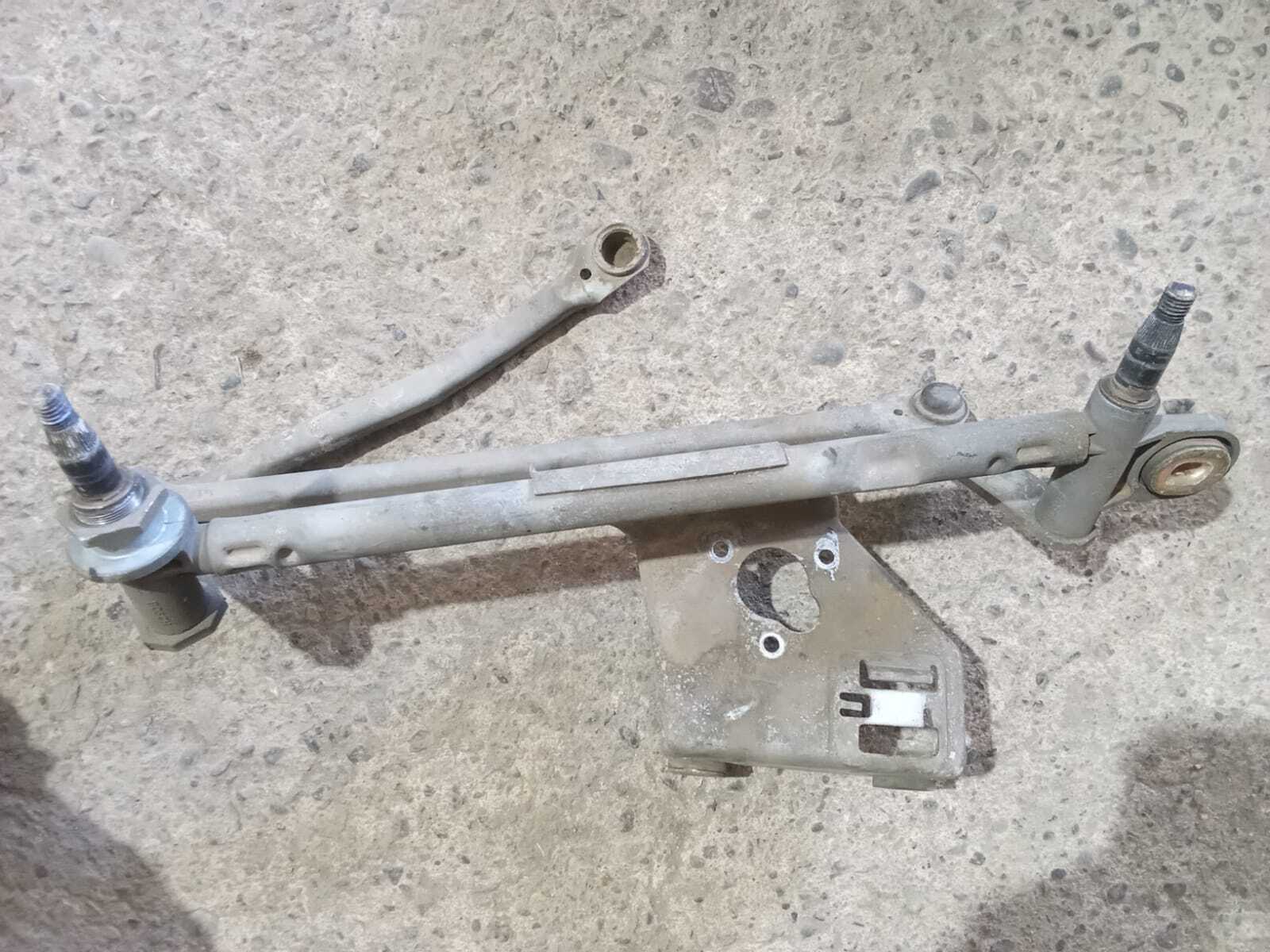 ARTICULACION LIMPIA PARABRISAS DELANTERA Renault Megane 2000