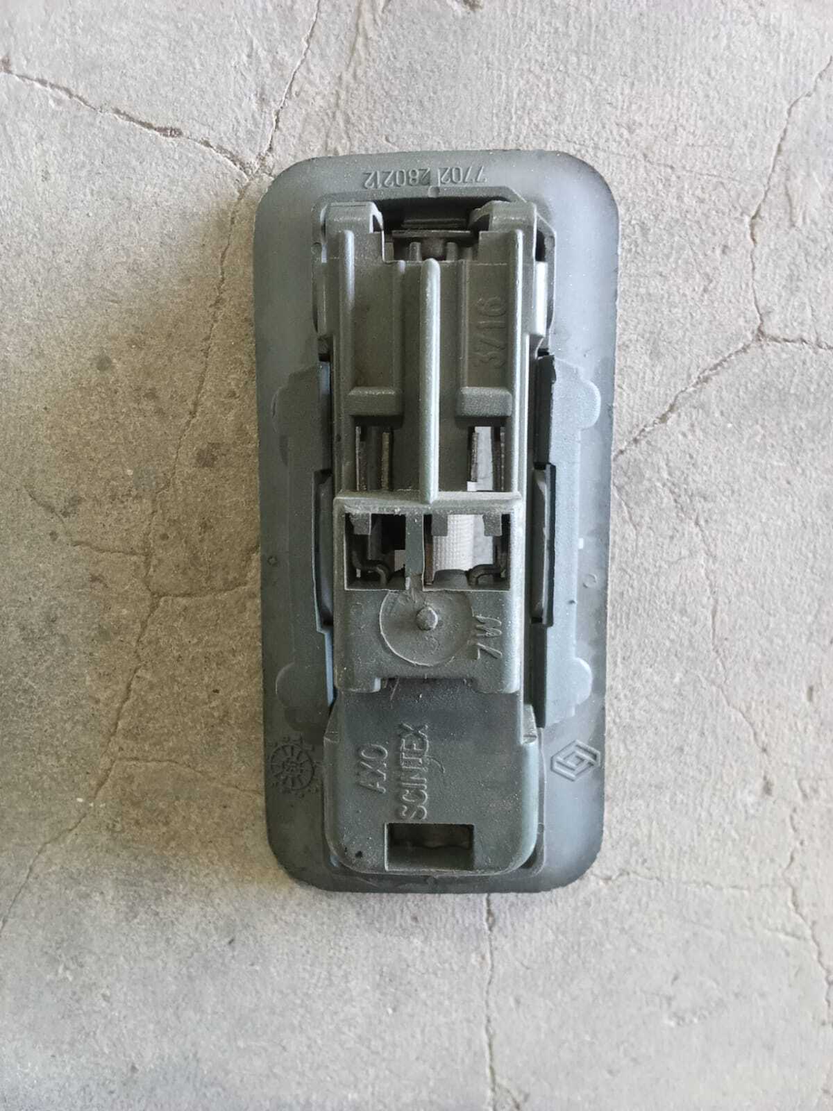 LUZ MALETERO Renault Megane 2000
