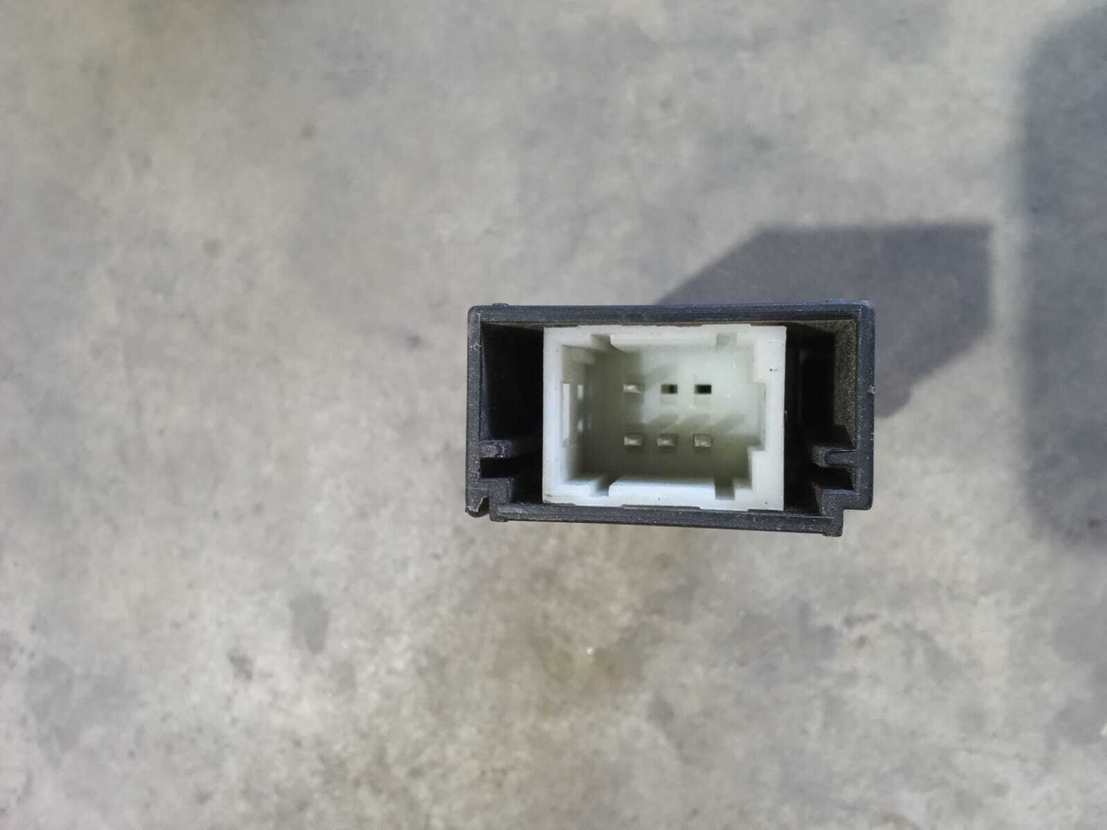 SWITCH BLOQUEO DE ALZAVIDRIOS Renault Megane 2000