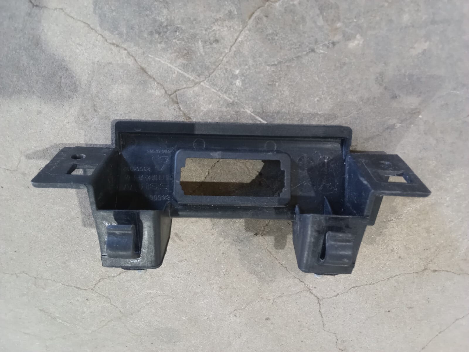 SOPORTE MANILLA APERTURA PORTALON Chevrolet Captiva 2021