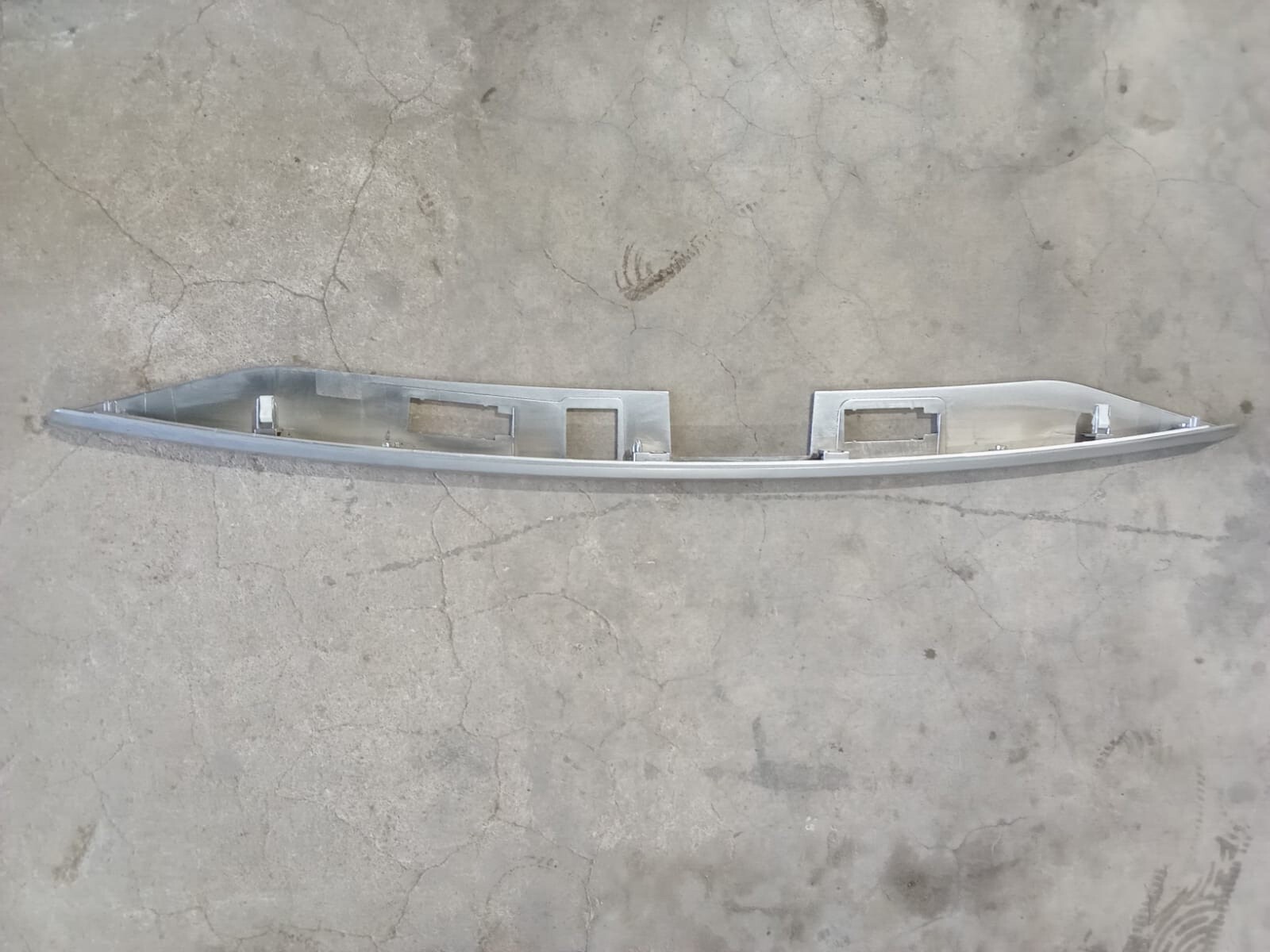 MOLDURA PORTALON CAMARA Y LUCES Chevrolet Captiva 2021