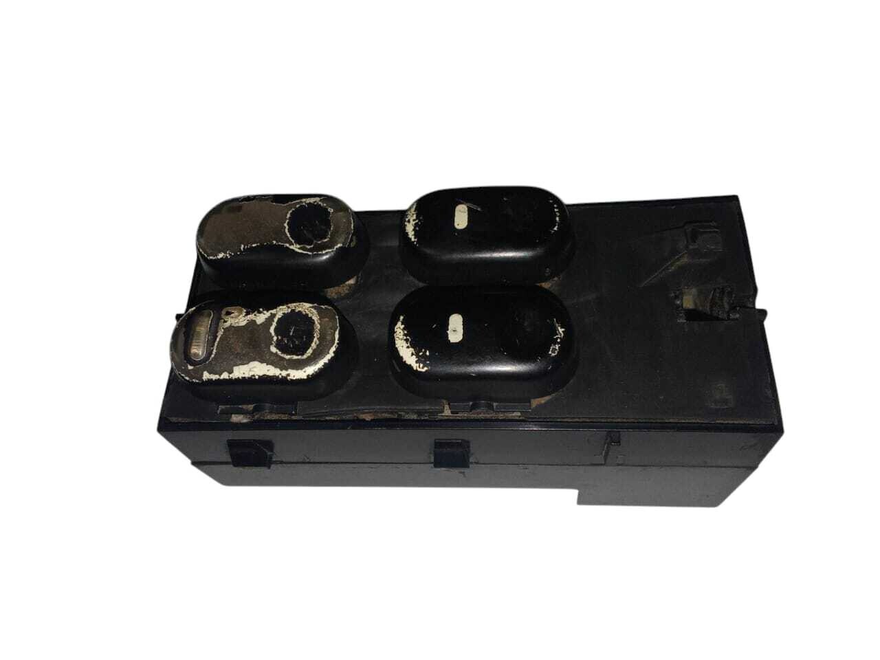 BOTONERA ALZAVIDRIO PUERTA DELANTERA IZQUIERDA Chevrolet Corsa 2005