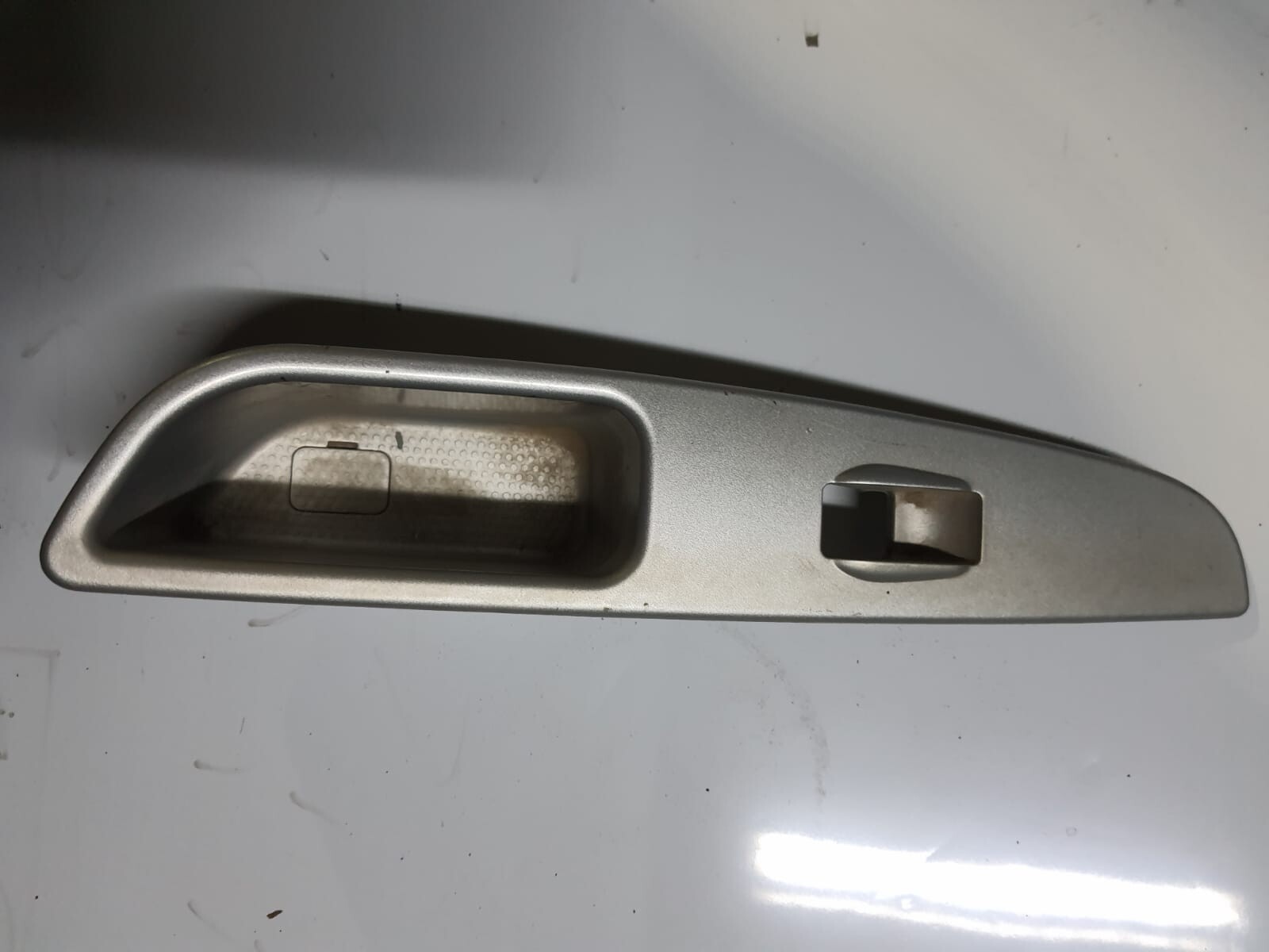 MOLDURA INTERNA DELANTERA DERECHA Chery Fulwin 2013
