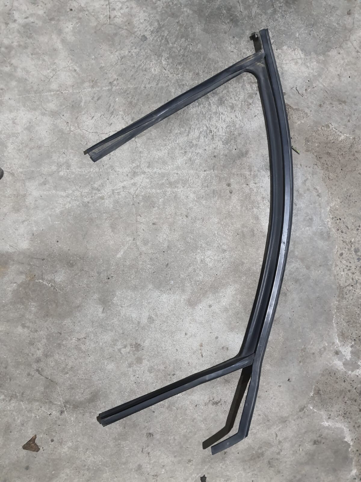 GOMA CONTORNO VIDRIO DELANTERA DERECHA Chery Fulwin 2013