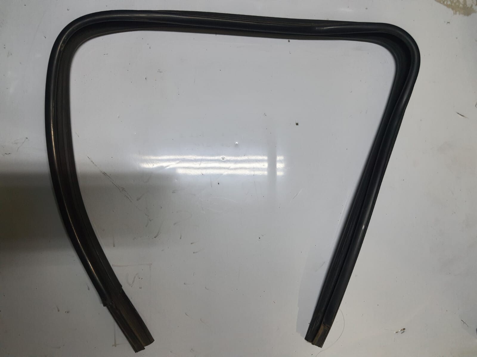 GOMA CONTORNO VIDRIO TRASERO DERECHO Citroen C3 2004