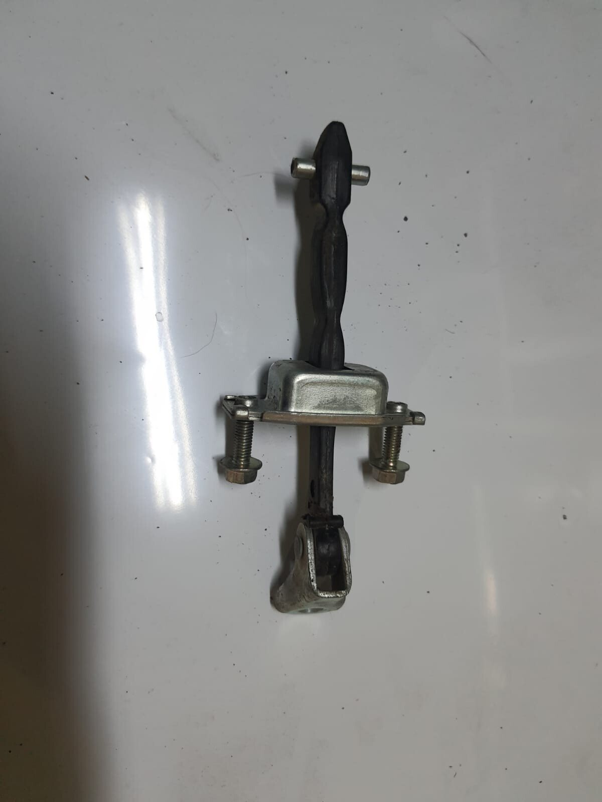TOPE TIRANTE DE PUERTA TRASERA IZQUIERDA Suzuki Alto 2015