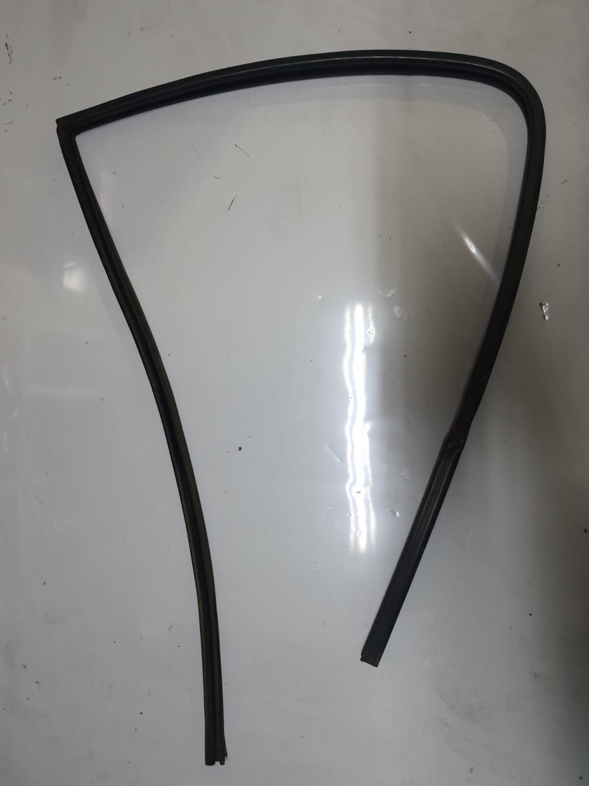 GOMA CONTORNO VIDRIO TRAS IZQ Suzuki Alto 2015