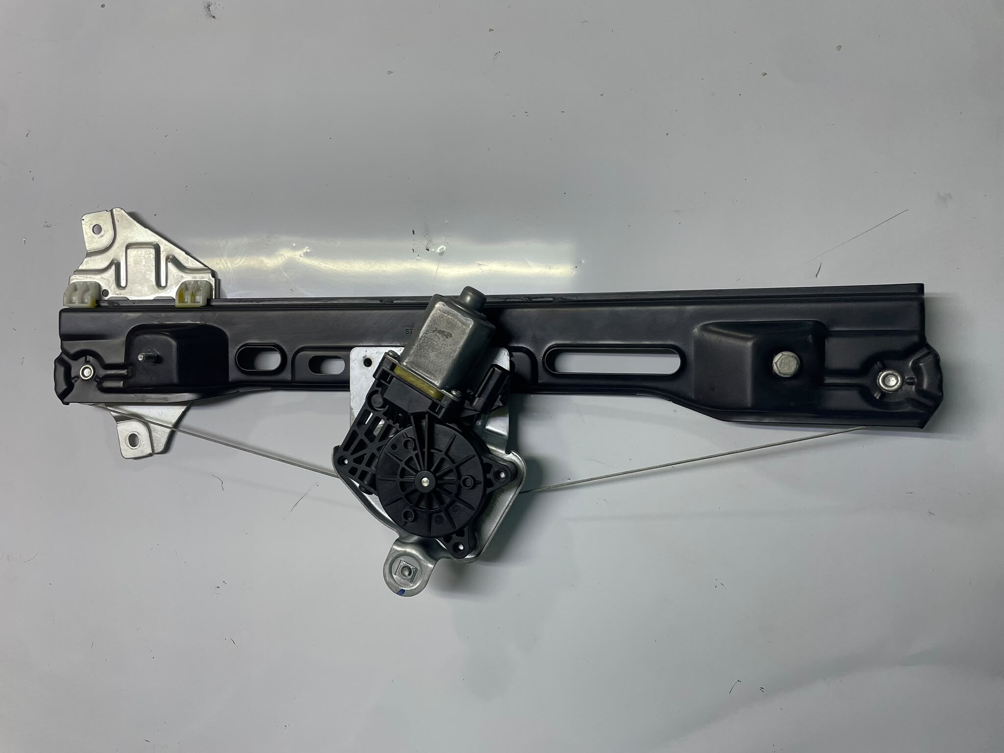 ALZAVIDRIO PUERTA DEL DER Chevrolet Sail 2021