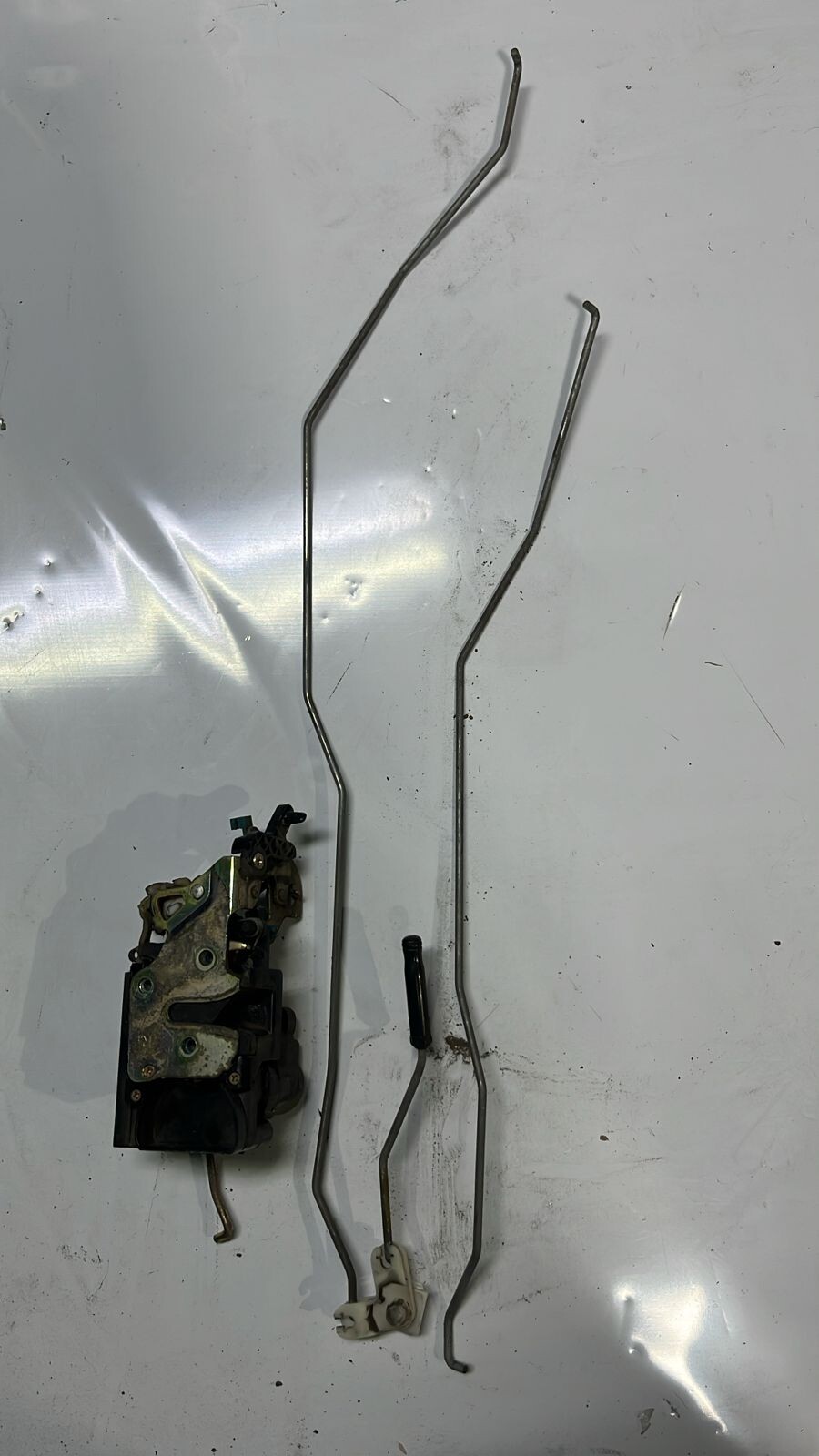 CHAPA PUERTA TRASERA DERECHA Chevrolet Aveo 2006