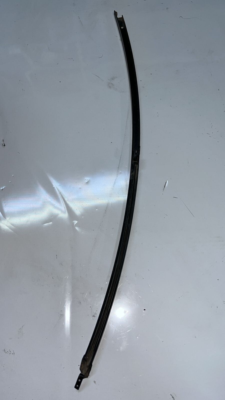 RIEL DE VIDRIO PUERTA TRASERA IZQUIERDA Ford Fiesta 1998