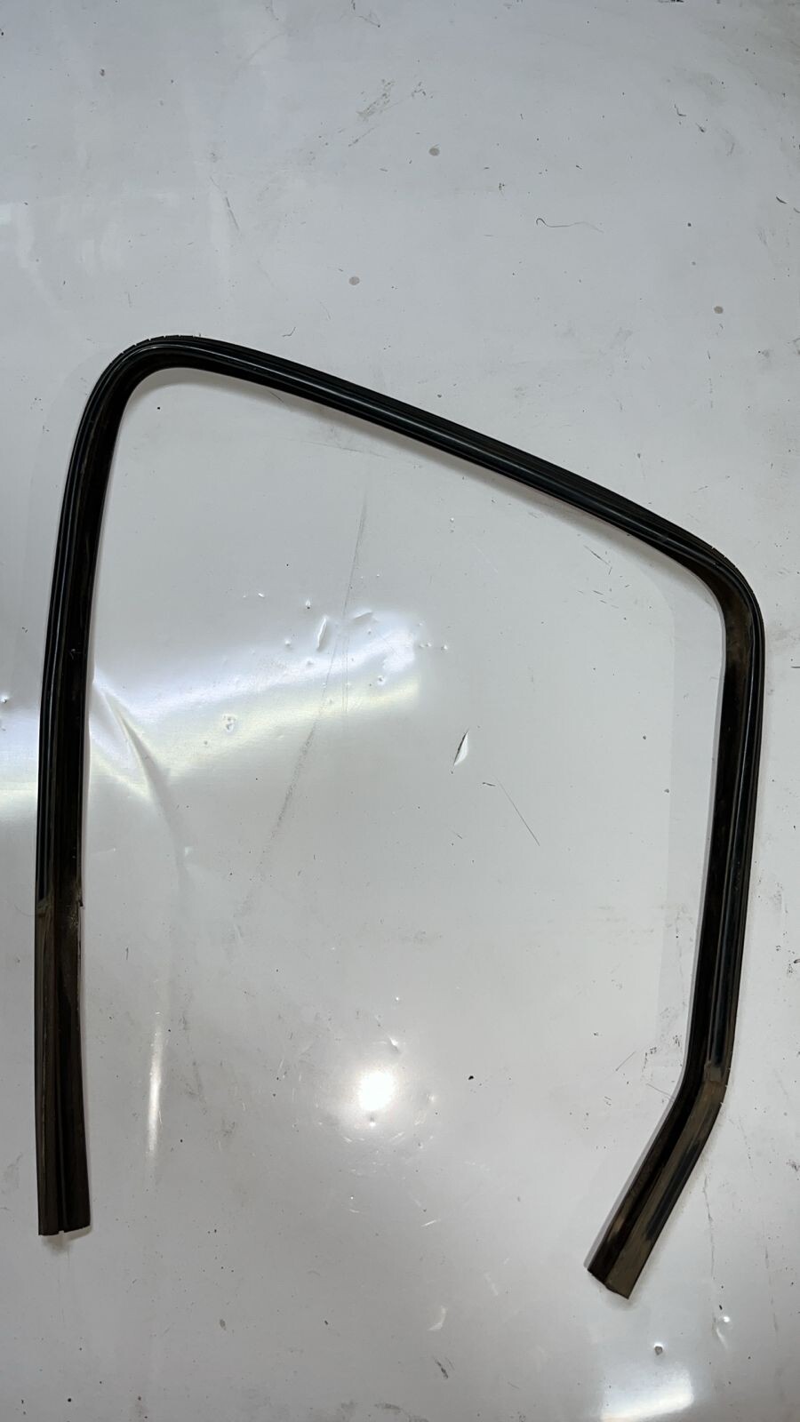 GOMA VIDRIO PUERTA TRASERA IZQUIERDA Ford Fiesta 1998