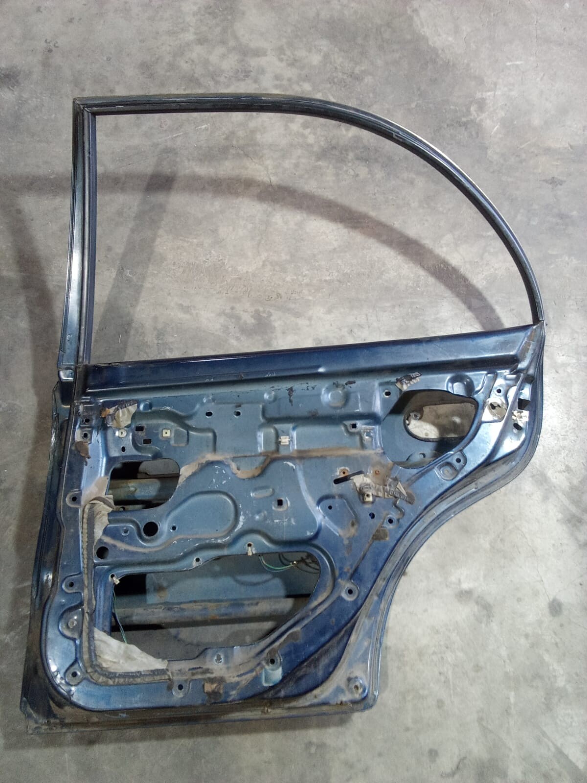 PUERTA TRASERA DERECHA Hyundai Accent 1997