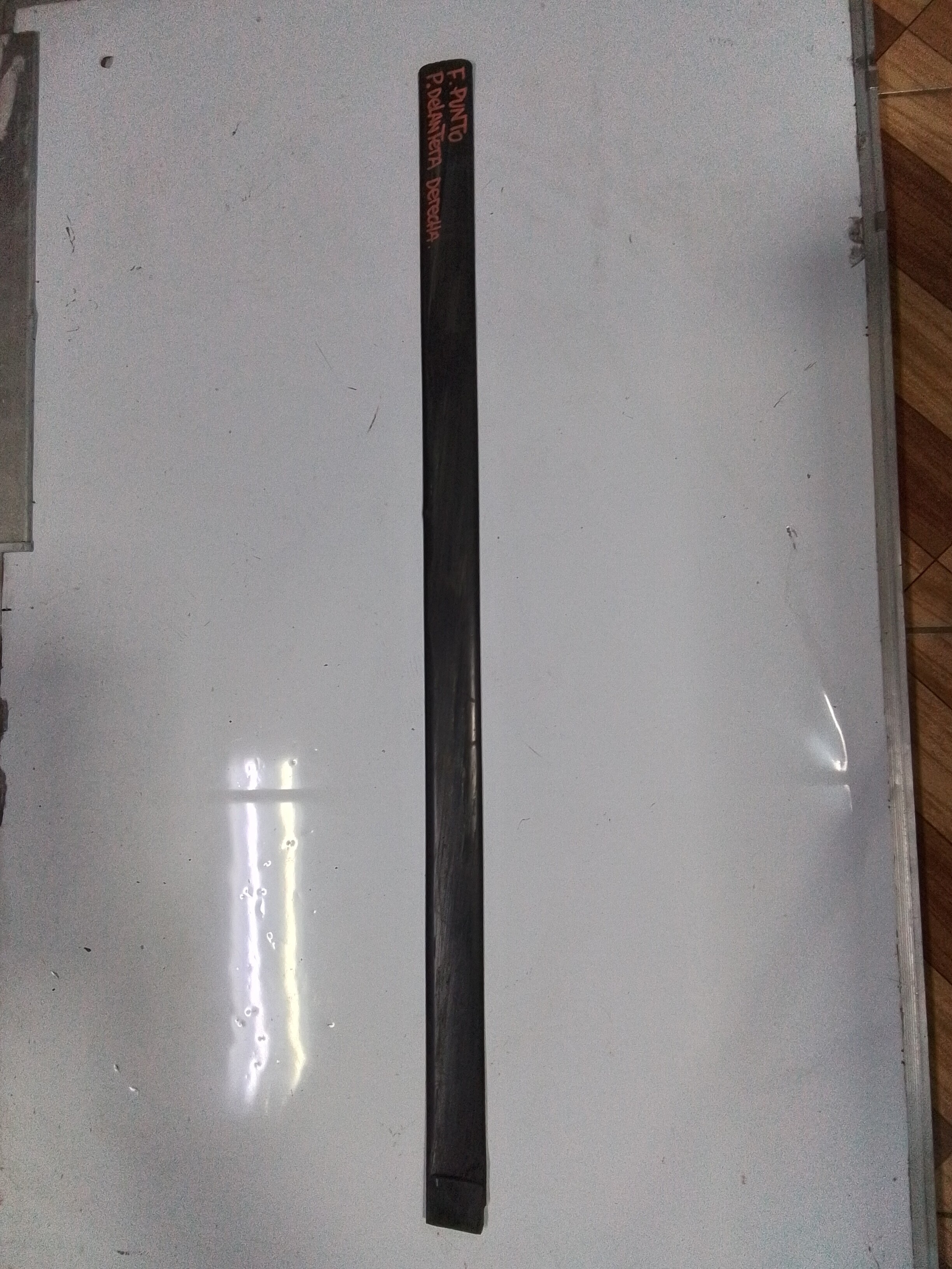 MOLDURA EXTERIOR PUERTA DELANTERA DERECHA Fiat punto 75 1998