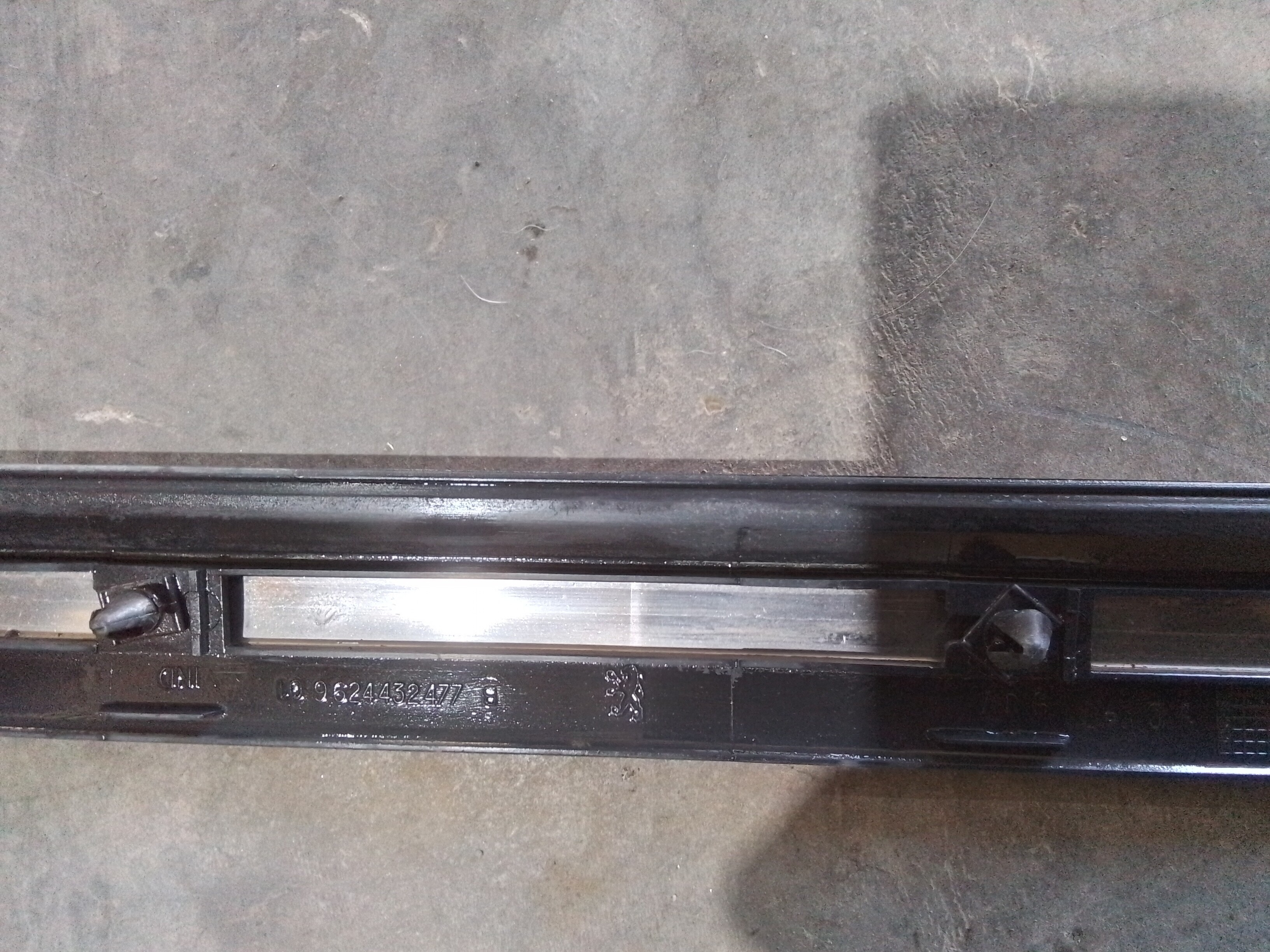 MOLDURA EXTERIOR PUERTA TRASERA IZQUIERDA Peugeot 406 2001