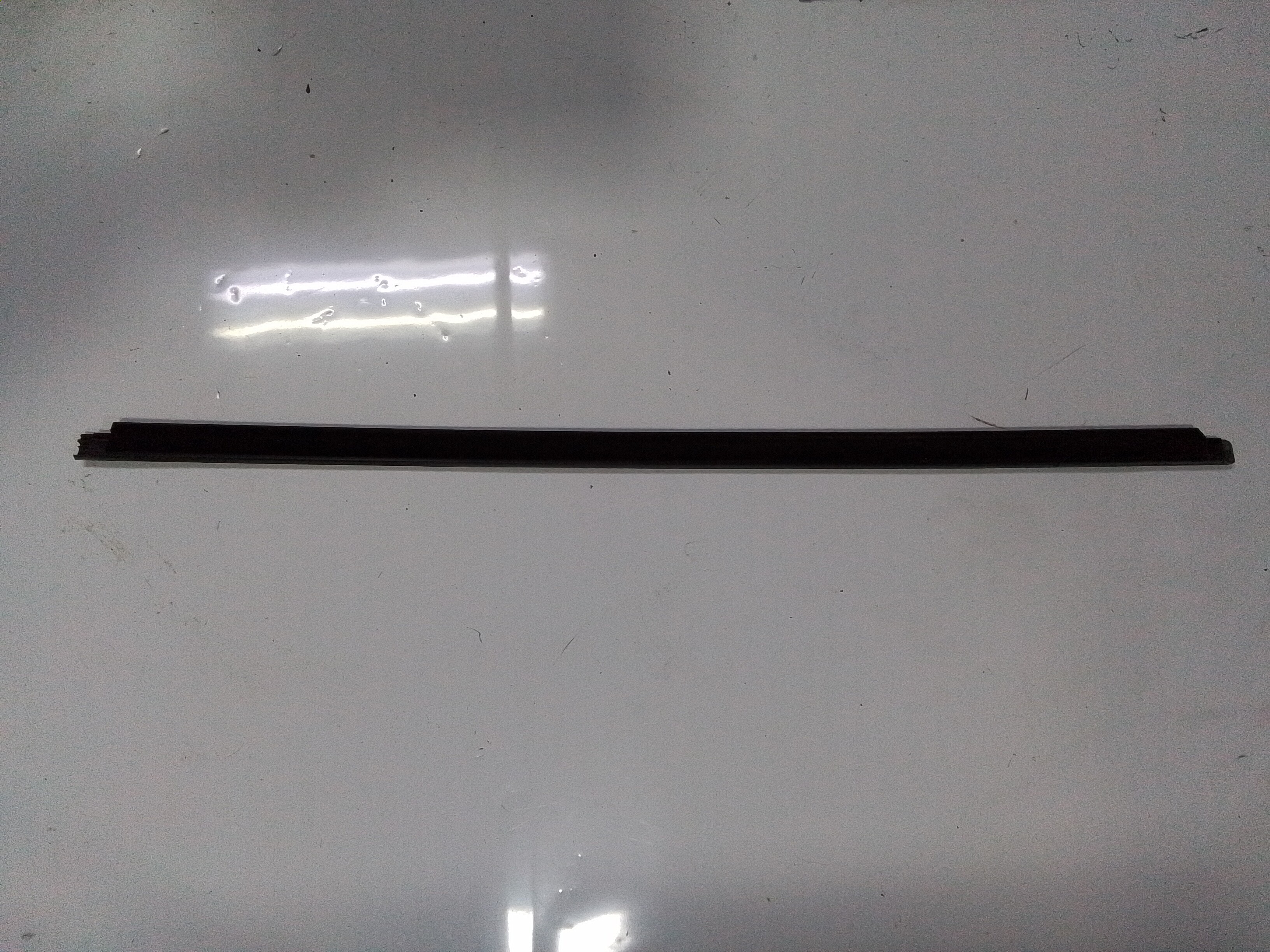 MOLDURA EXTERIOR PUERTA DELANTERA DERECHA Fiat punto 75 1998
