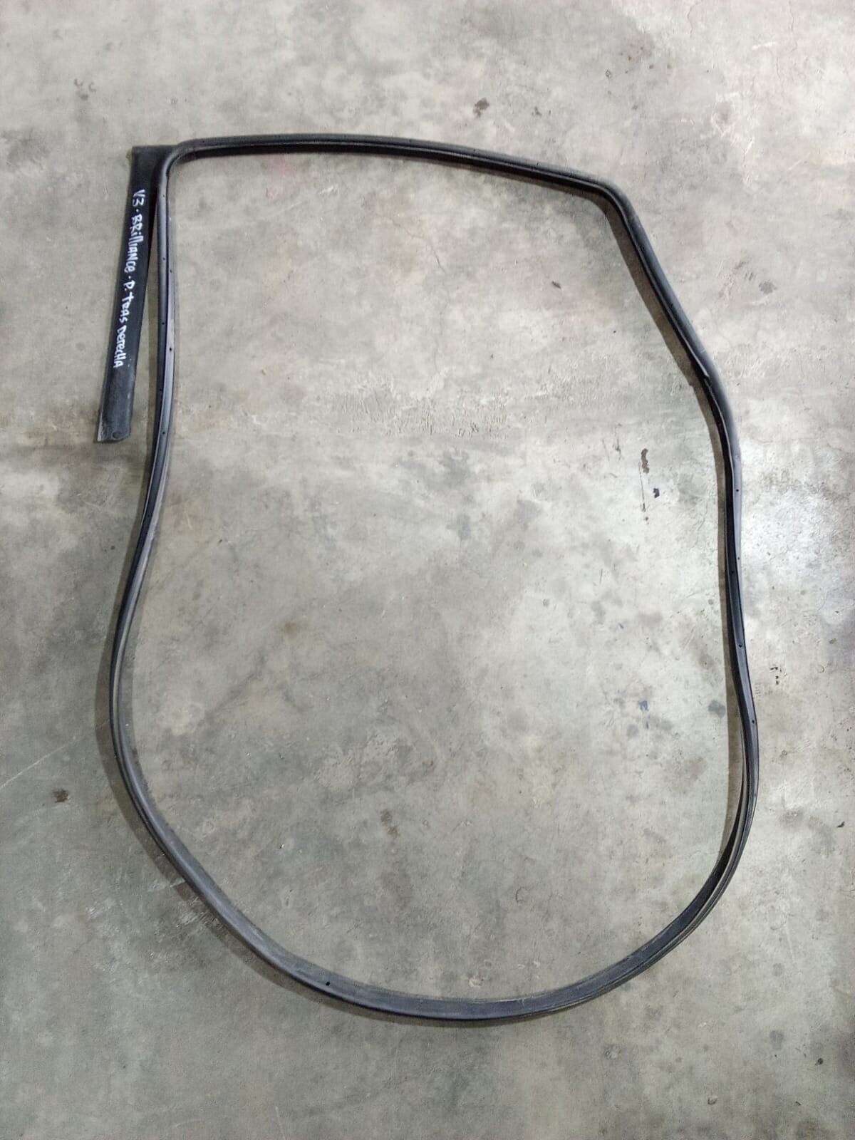 GOMA CONTORNO DE PUERTA TRASERA DERECHA BRILLIANCE V3 15 2019