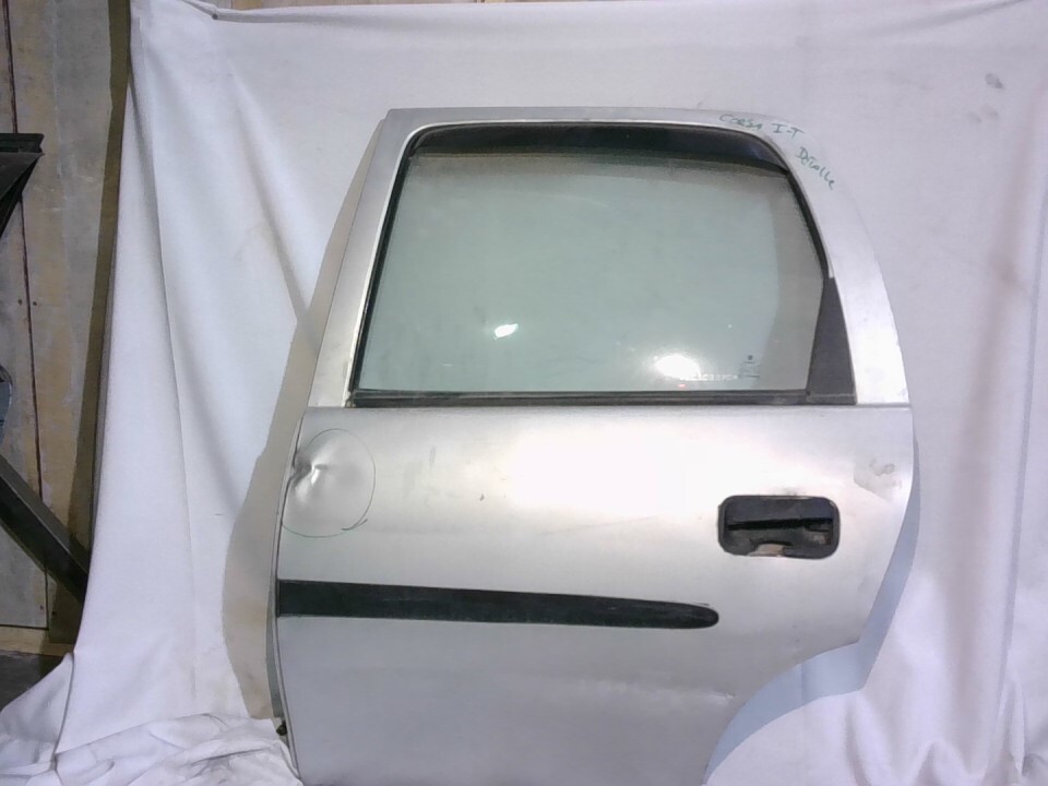PUERTA TRASERA IZQUIERDA CON VIDRIO Chevrolet Corsa 2001