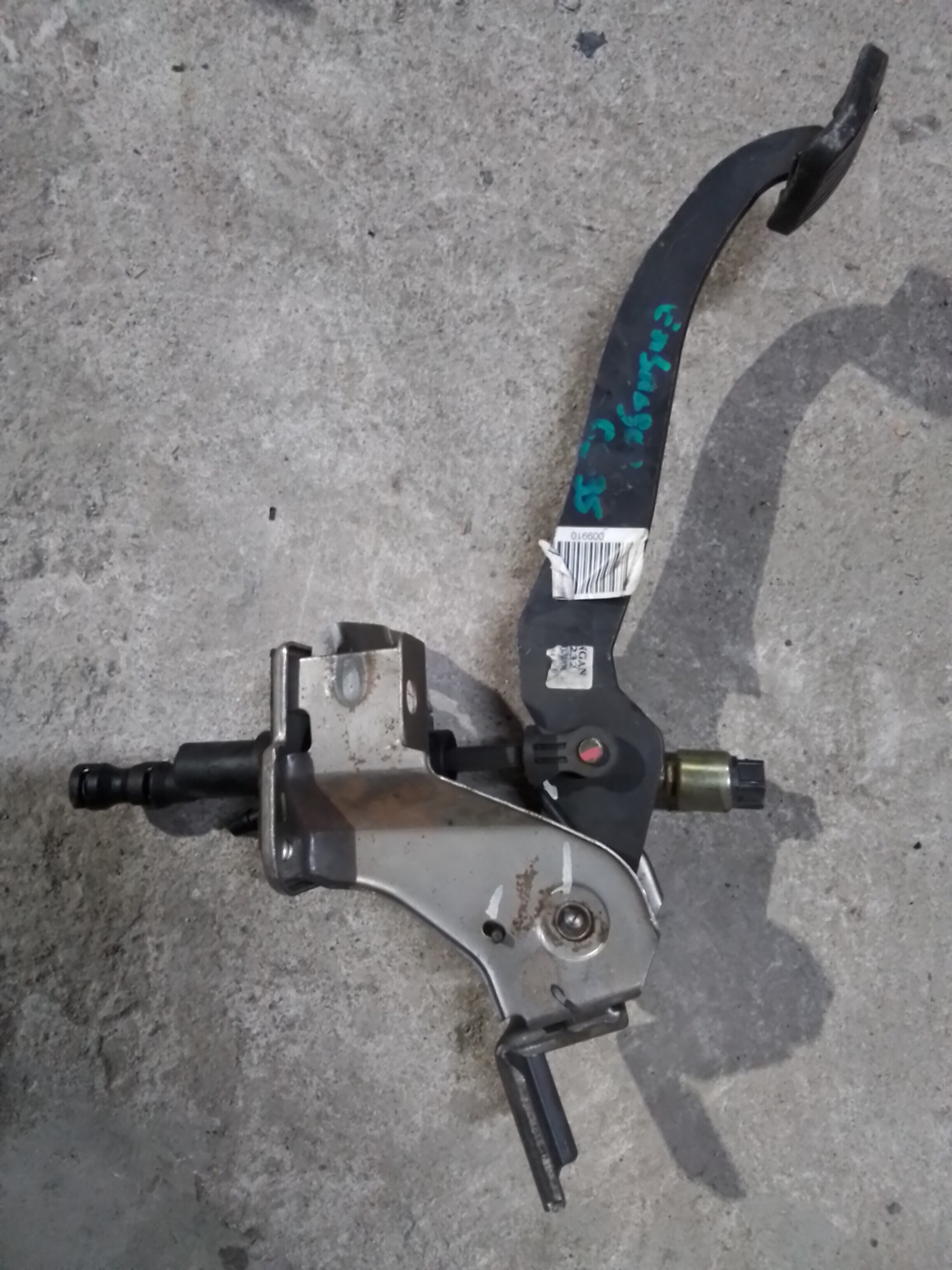 PEDAL DE EMBREGUE Changan CS35 2015