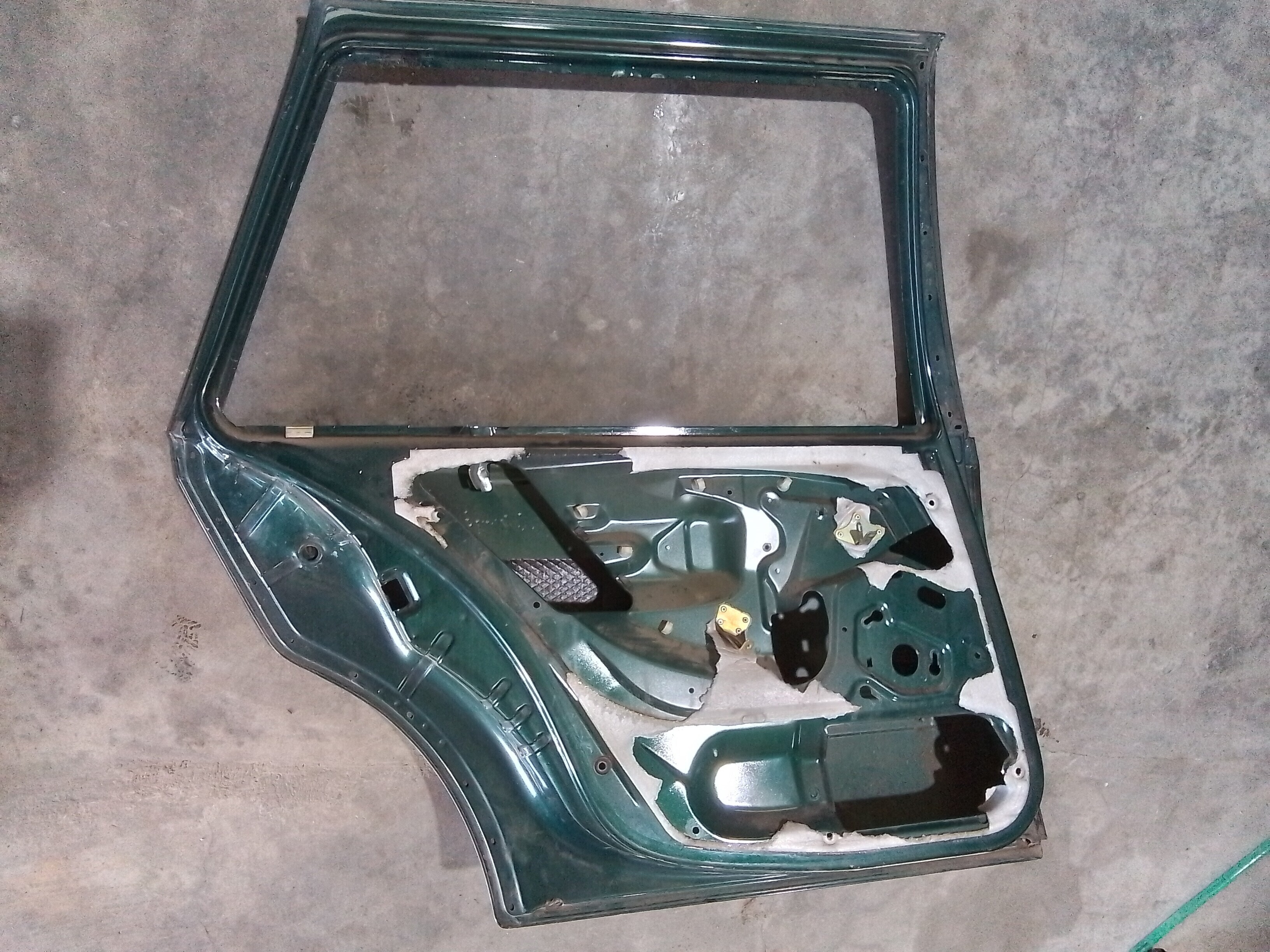 PUERTA TRASERA IZQUIERDA Peugeot 406 2001
