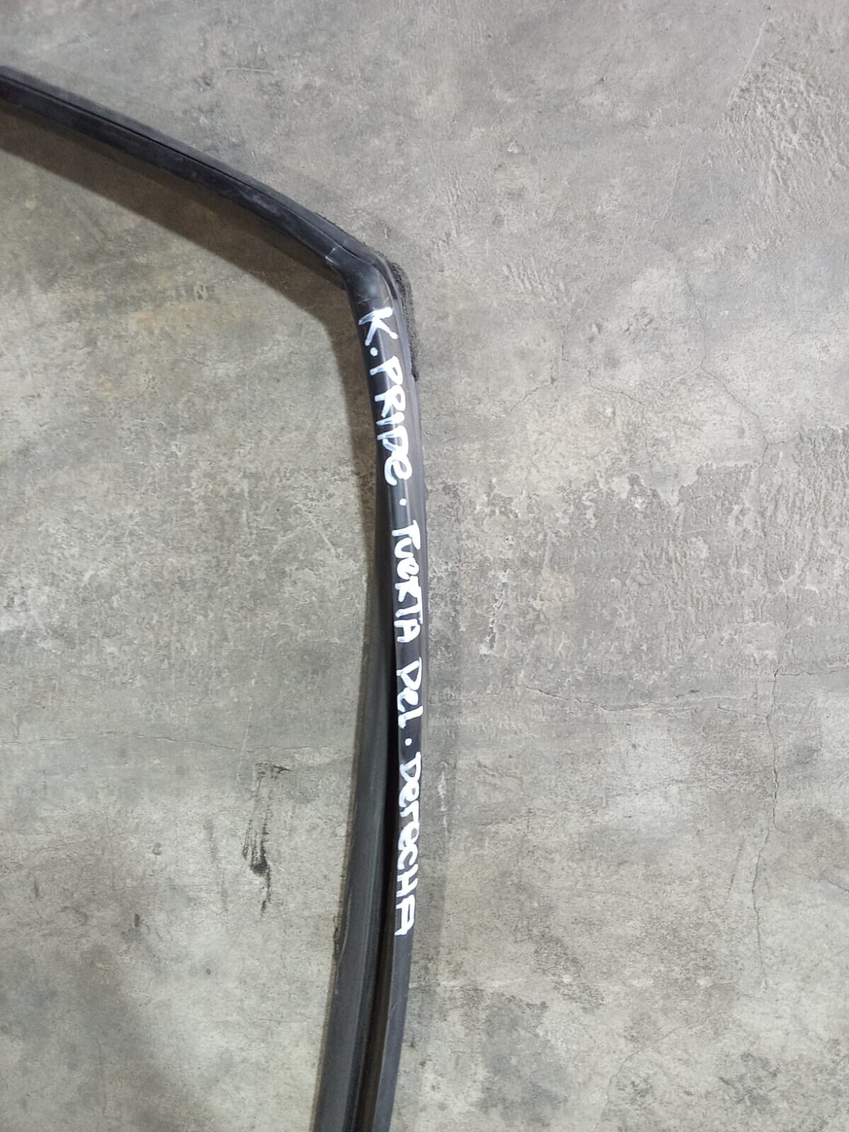 GOMA CONTORNO VIDRIO PUERTA DELANTERA DERECHA Kia Pride 1998