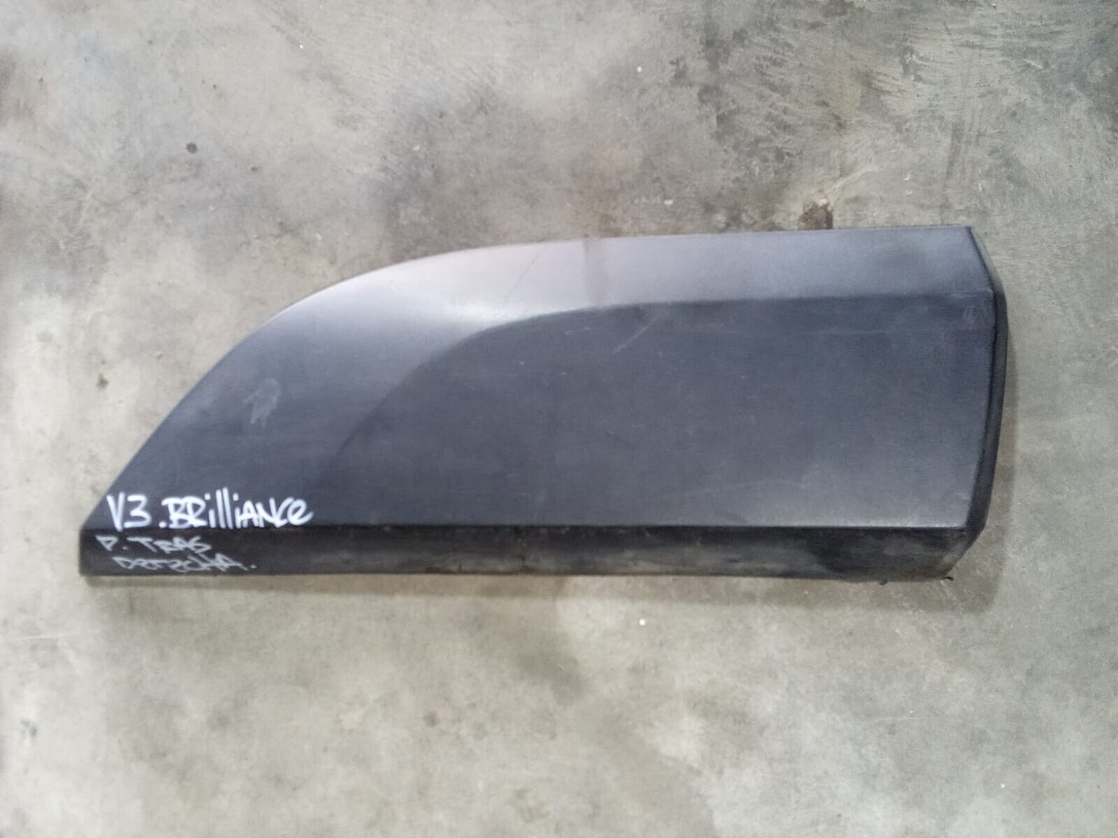 MOLDURA EXTERIOR PUERTA TRASERA DERECHA BRILLIANCE V3 15 2019