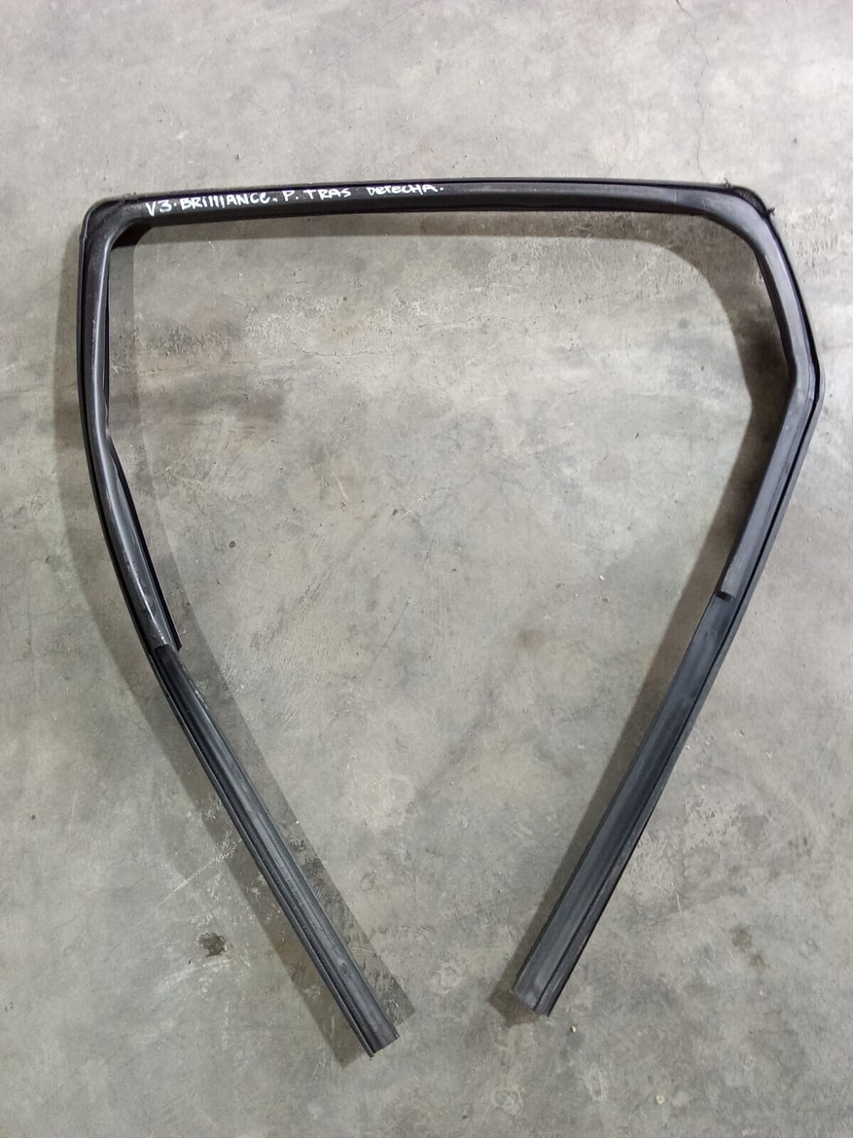 GOMA CONTORNO VIDRIO PUERTA TRASERA DERECHA BRILLIANCE V3 15 2019