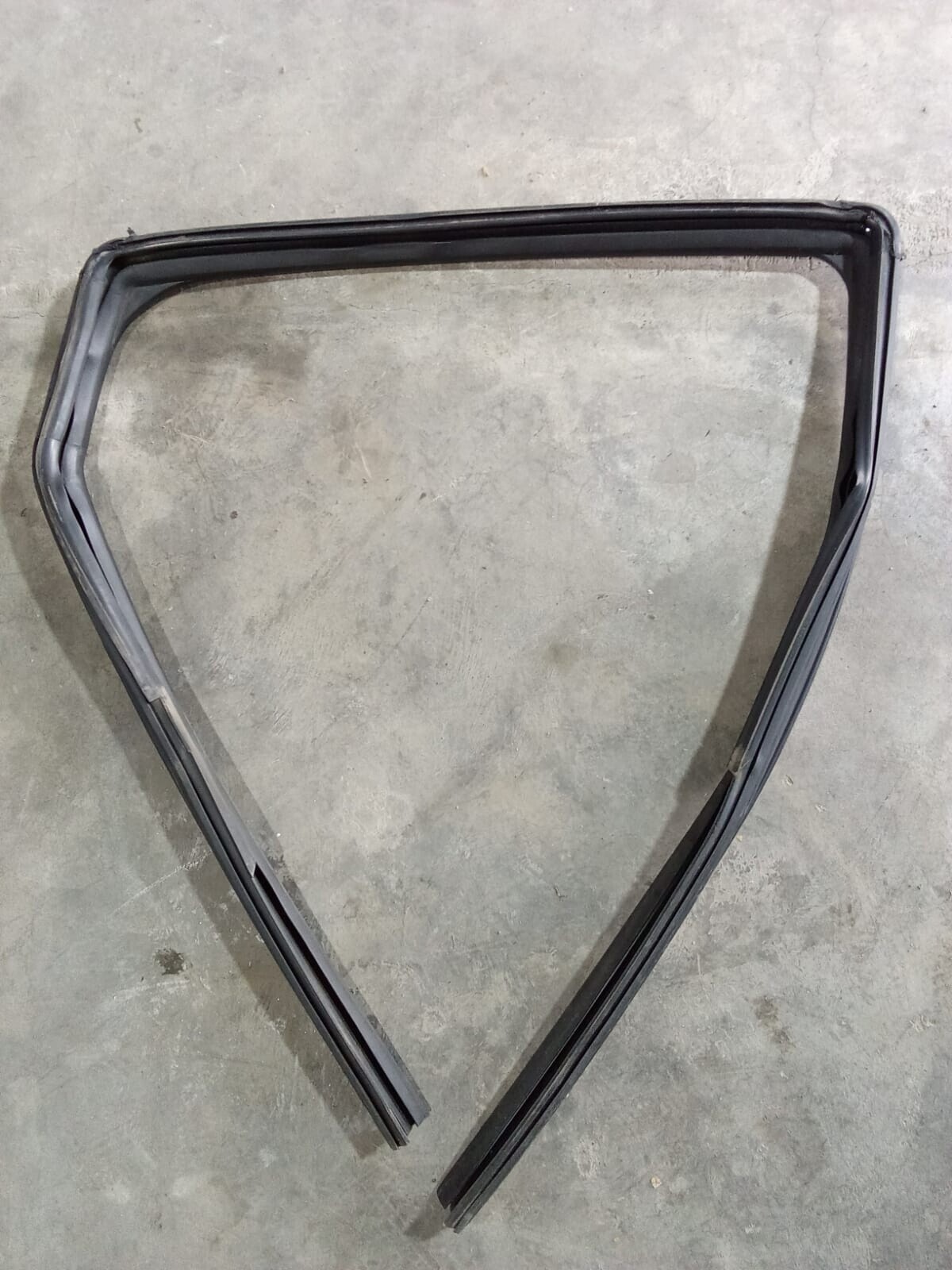 GOMA CONTORNO VIDRIO PUERTA TRASERA DERECHA BRILLIANCE V3 15 2019