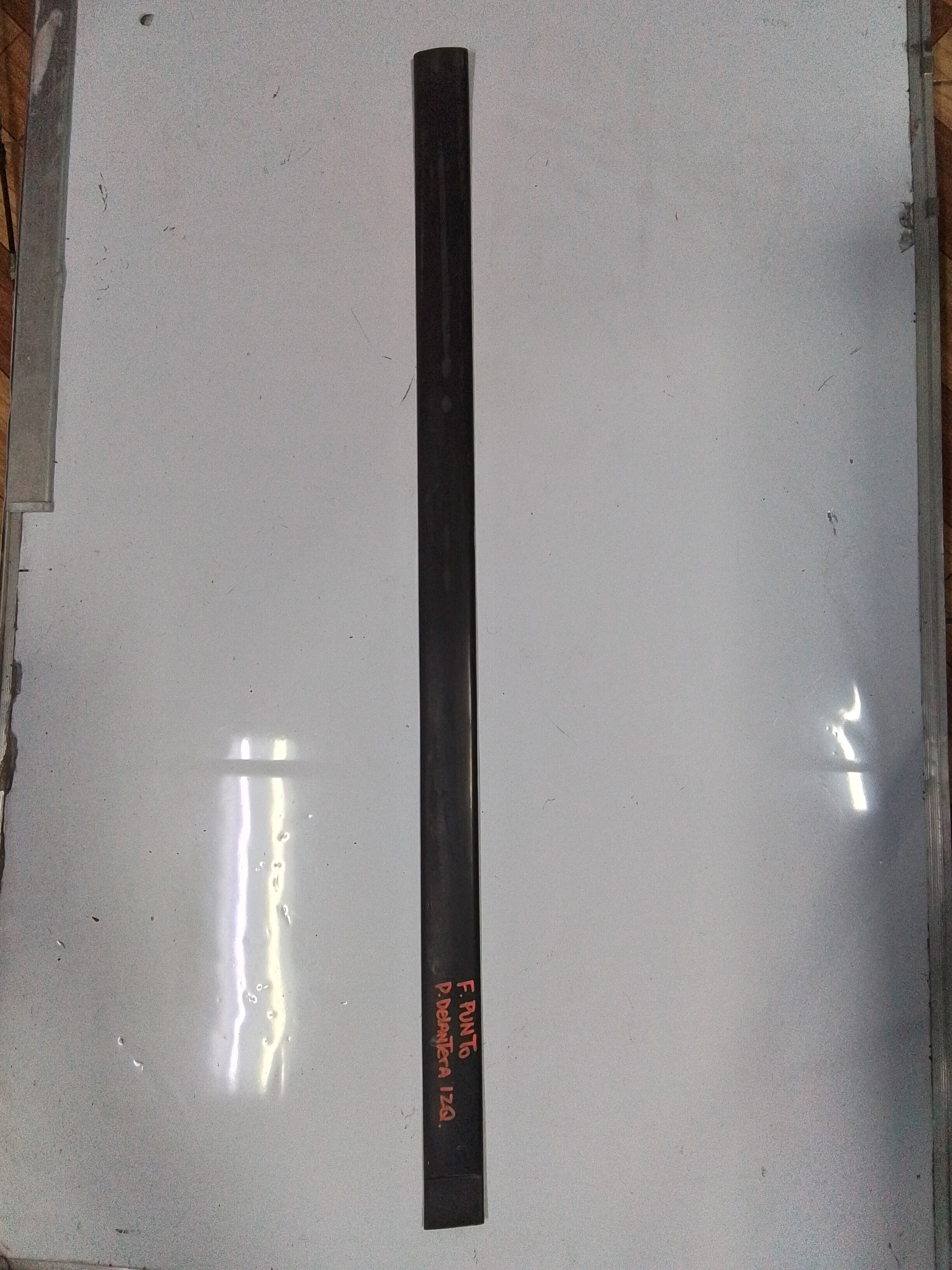 MOLDURA EXTERIOR PUERTA DELANTERA IZQUIERDA Fiat punto 75 1998