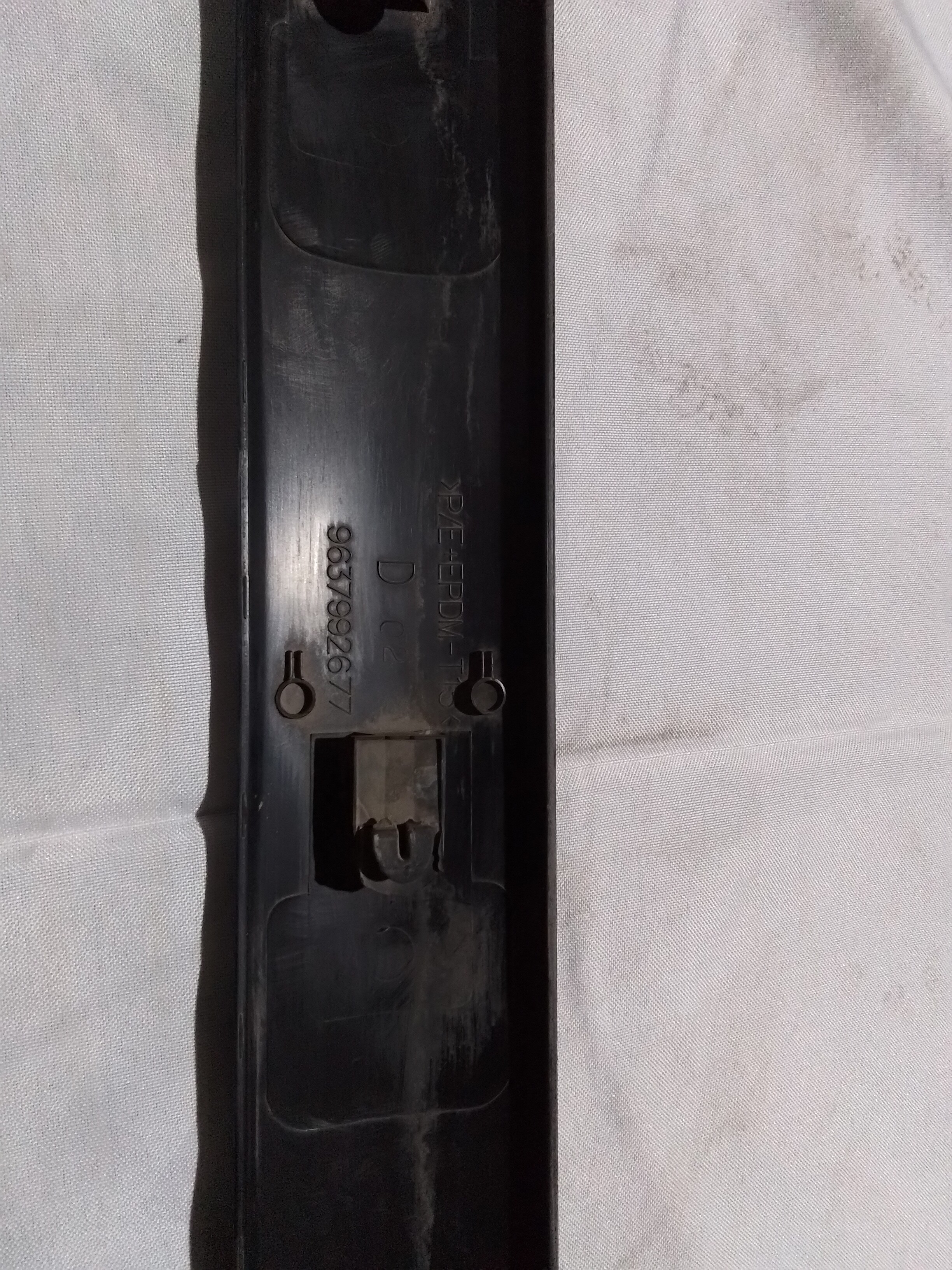 MOLDURA EXTERIOR PUERTA TRASERA DERECHA Citroen C3 2004