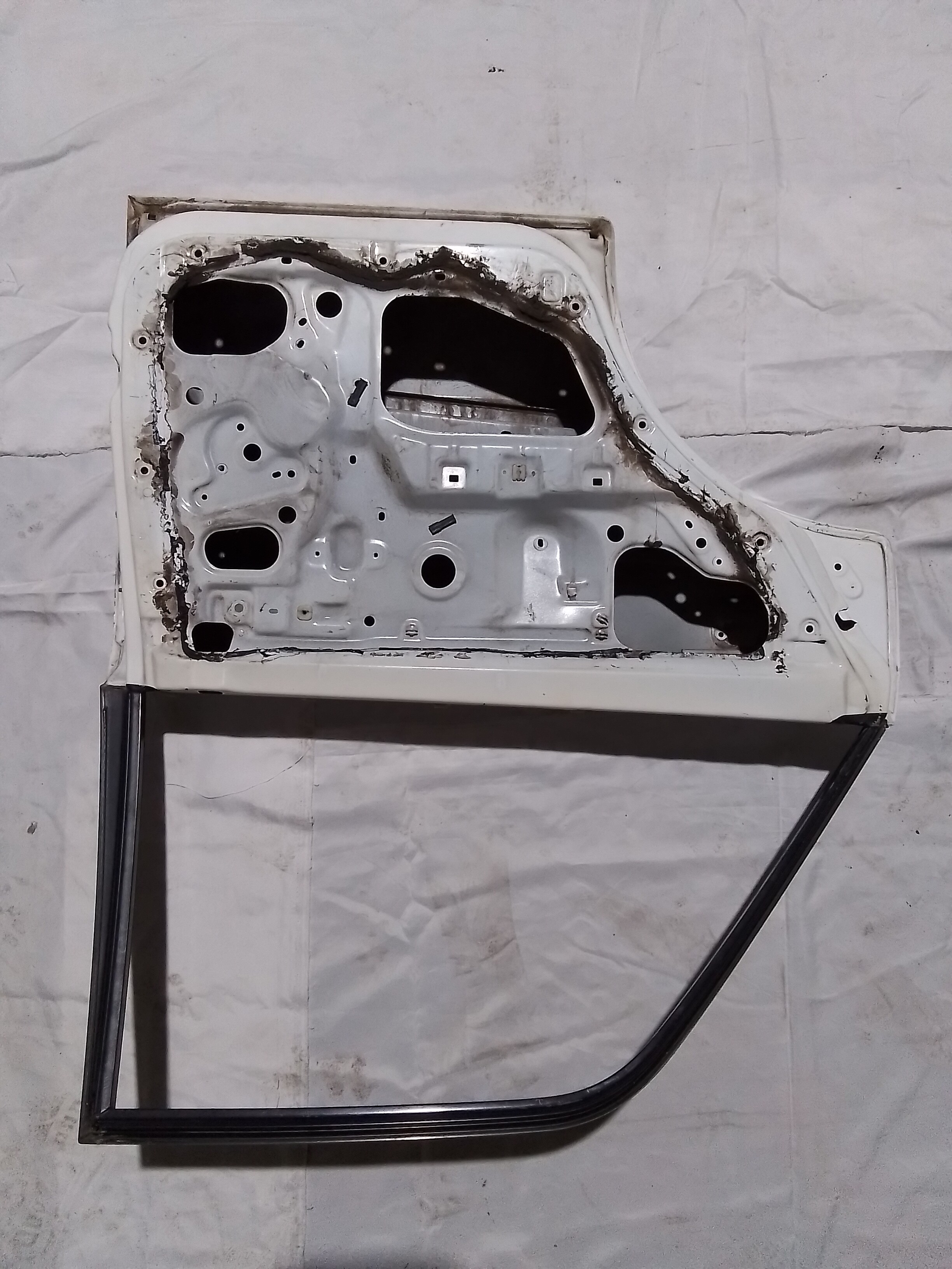 PUERTA TRASERA IZQ Mazda 323 1993