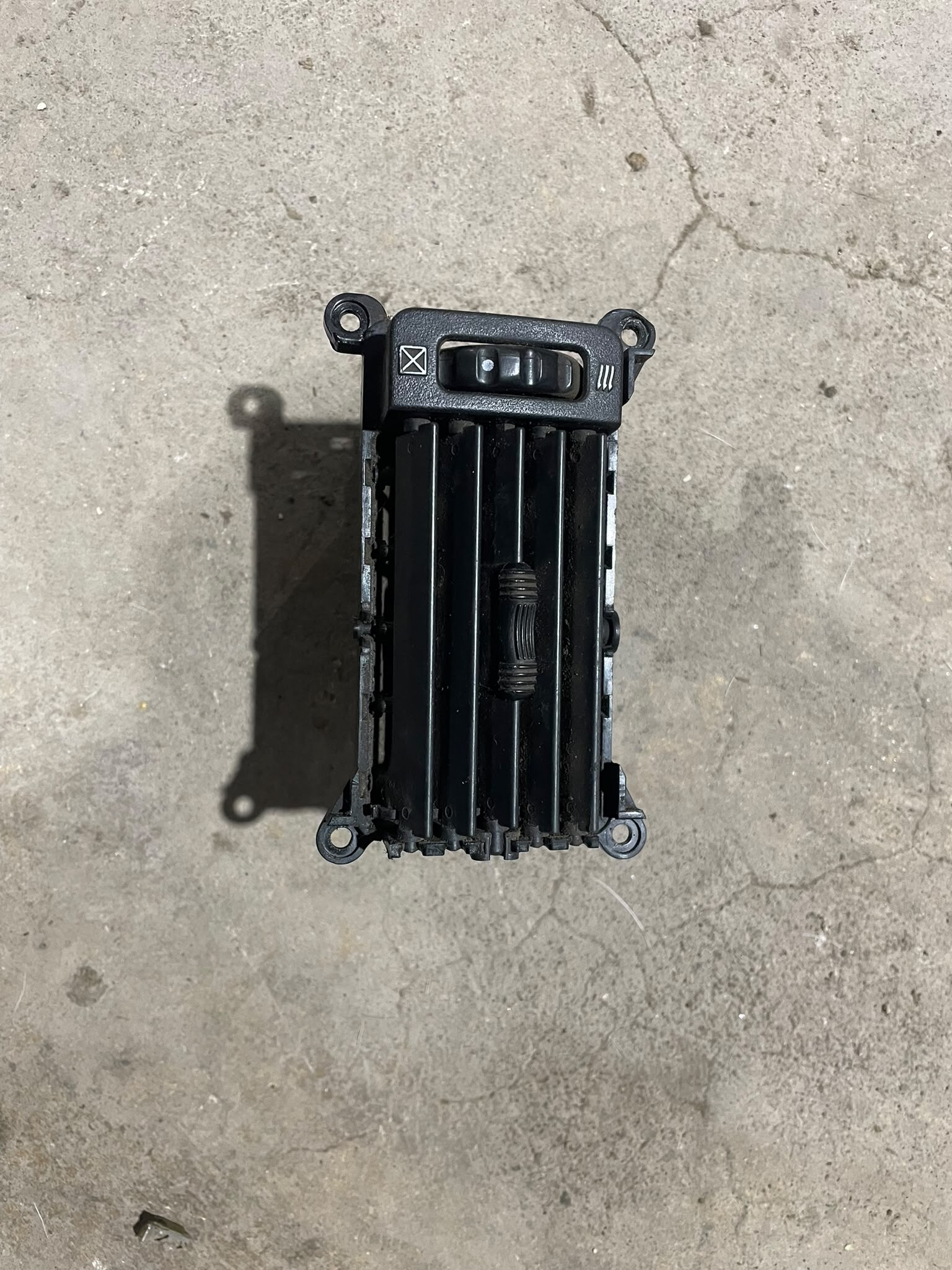 DIFUSOR IZQUIERDO Mazda 323 1993