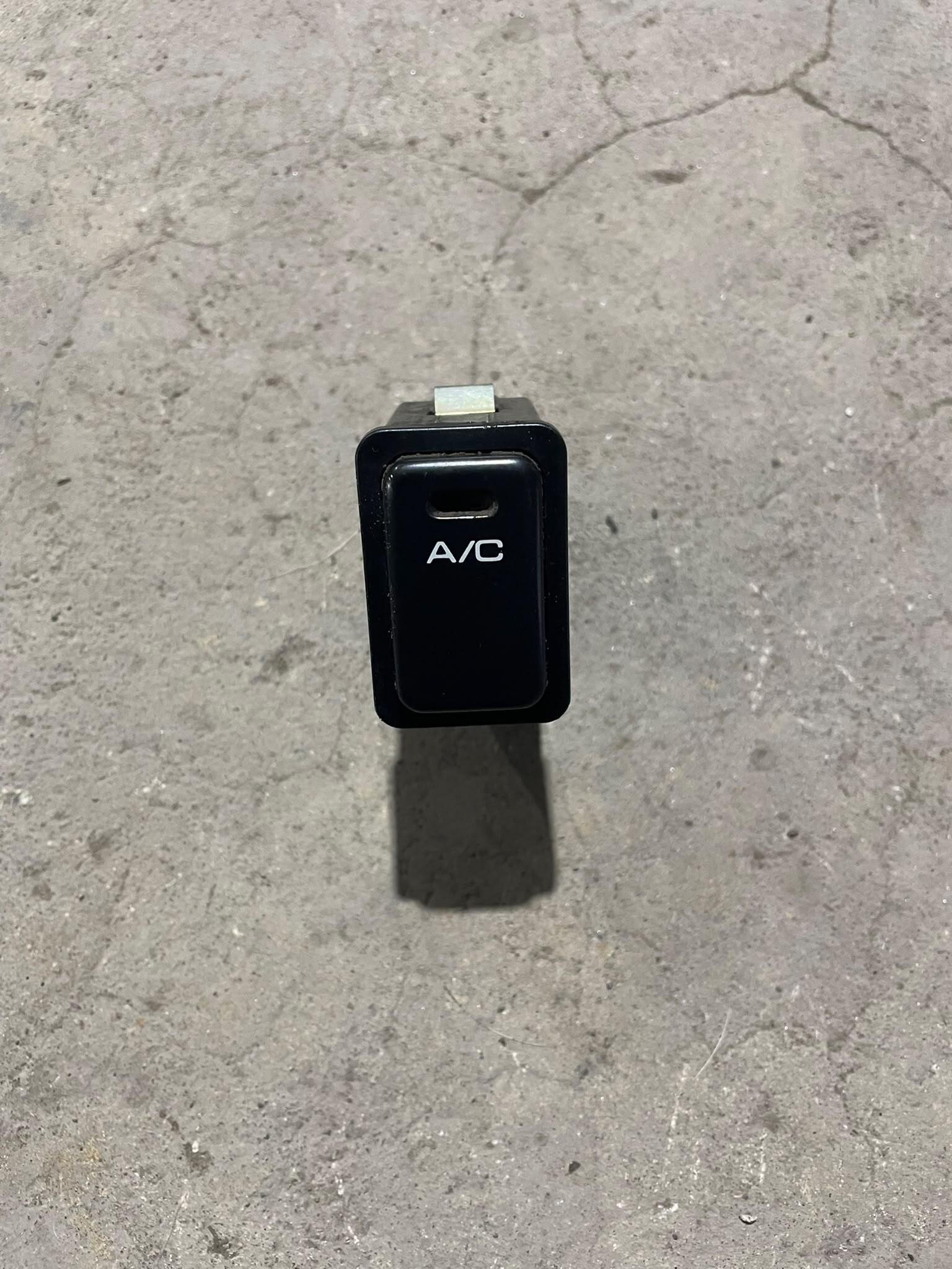 BOTON A/C Mazda 323 1993