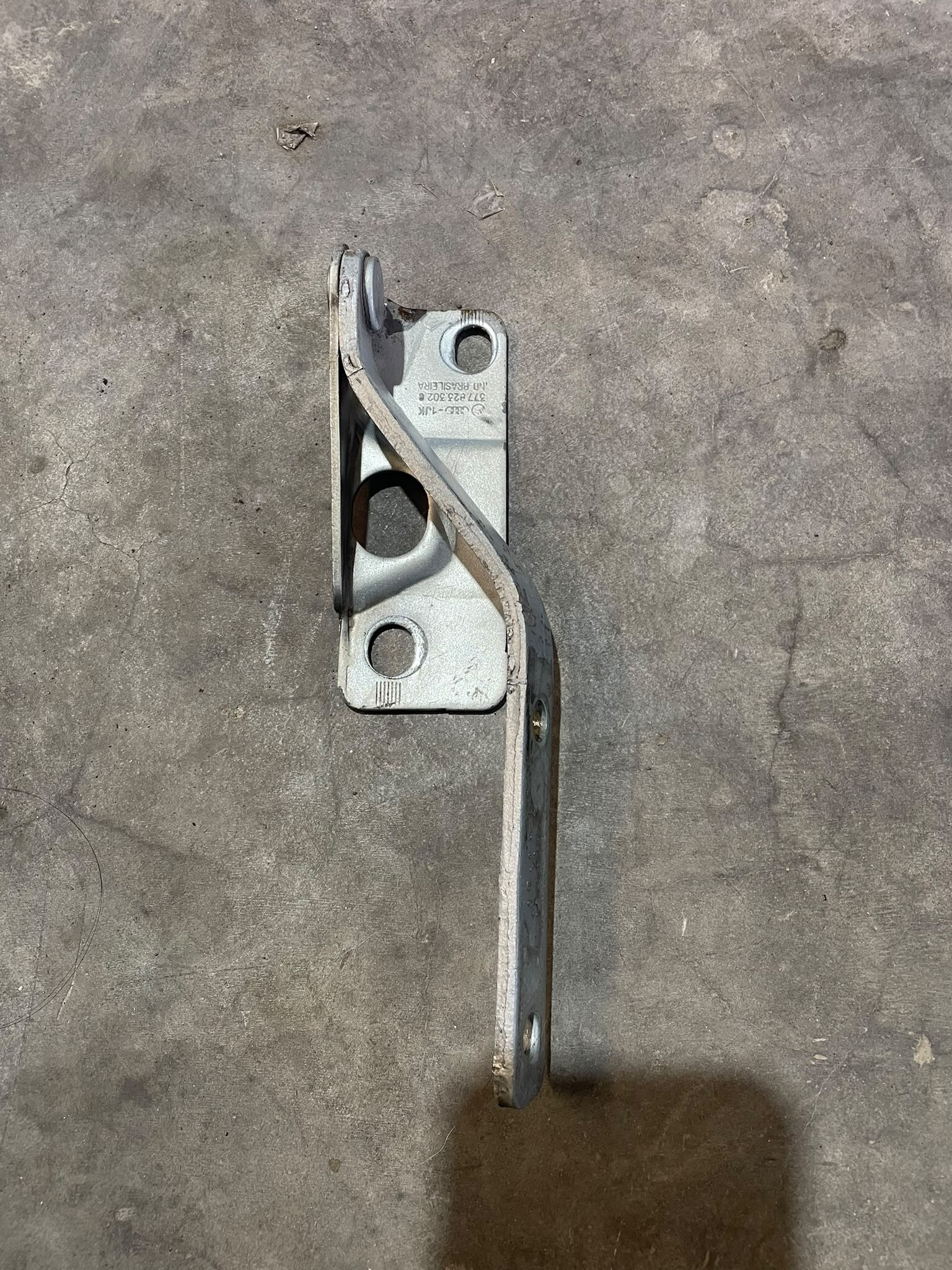 BISAGRA IZQUIERDA DE CAPOT Volkswagen gol 2001