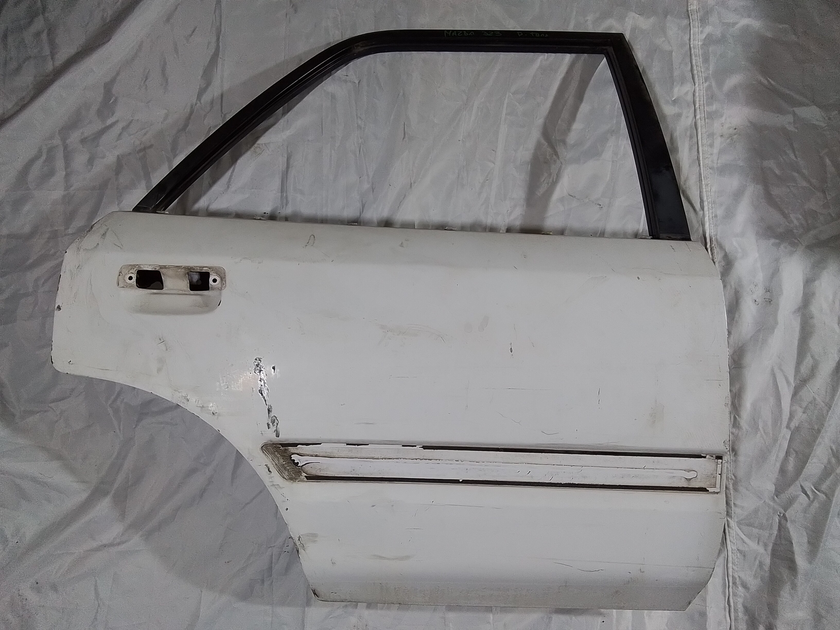 PUERTA TRASERA DERECHA Mazda 323 1993