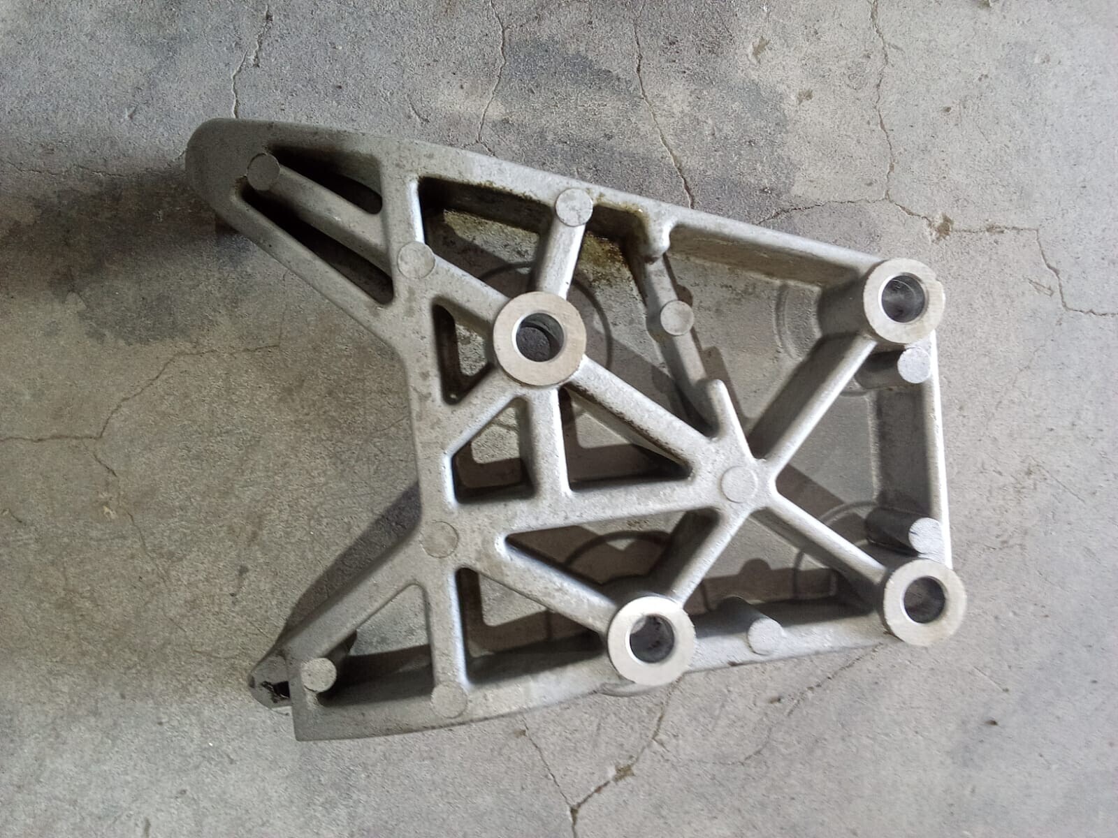 SOPORTE INFERIOR MOTOR Chevrolet Captiva 2021