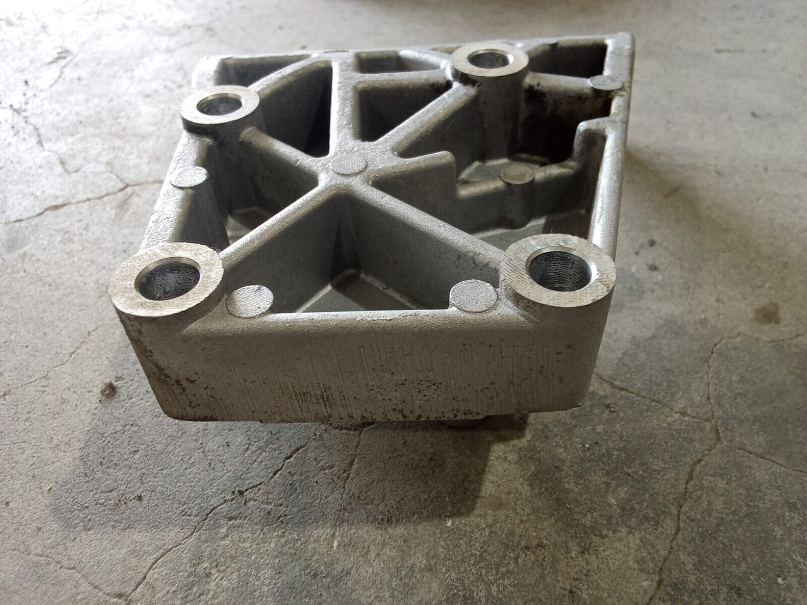 SOPORTE INFERIOR MOTOR Chevrolet Captiva 2021