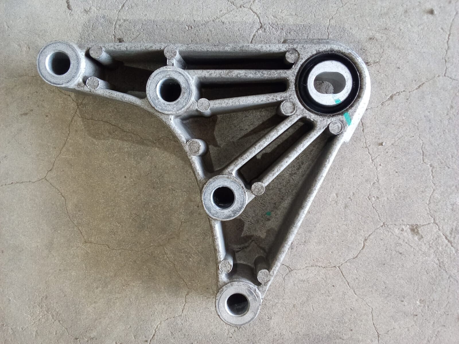 SOPORTE INFERIOR CAJA CAMBIOS Chevrolet Captiva 2021