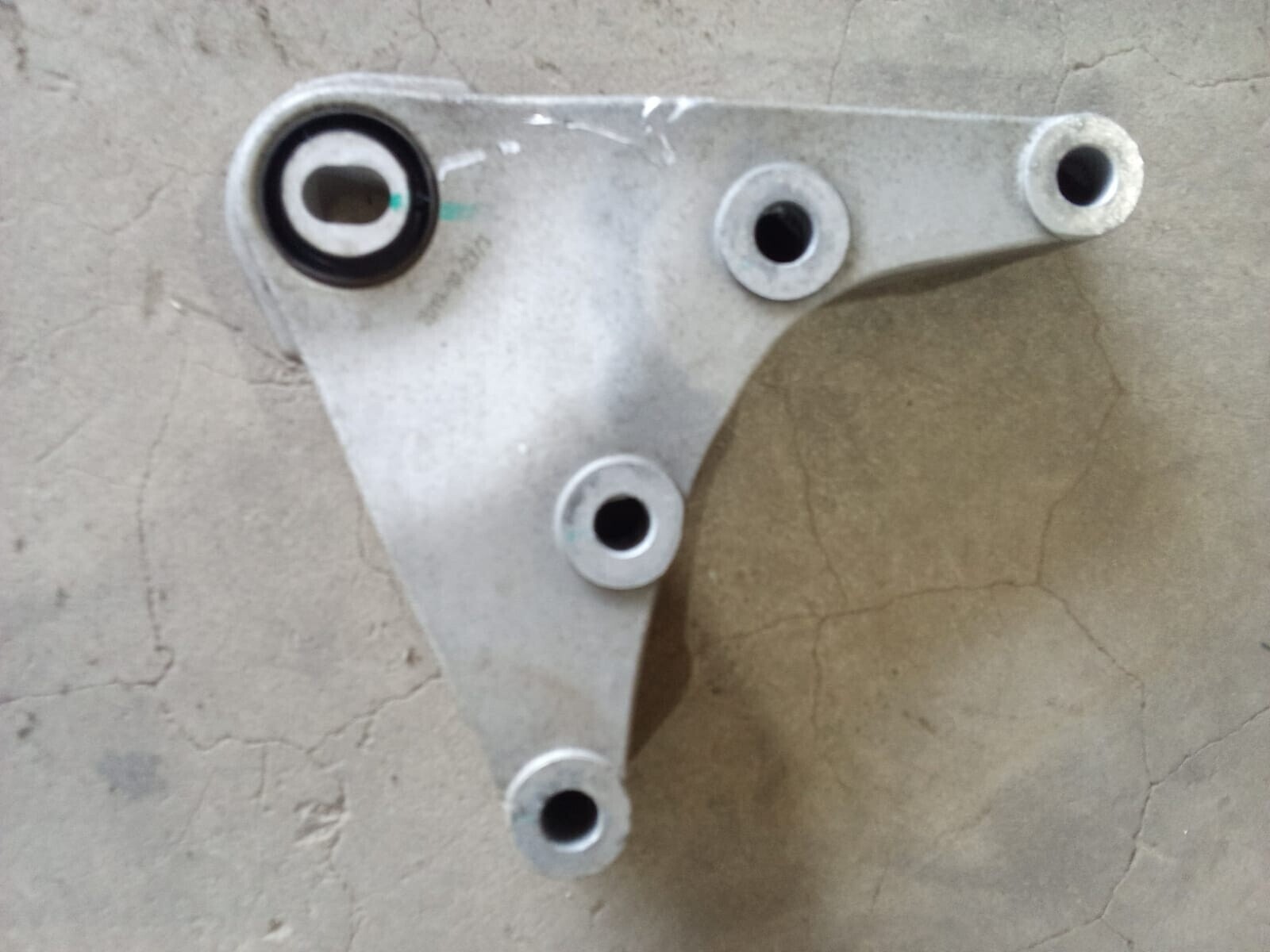 SOPORTE INFERIOR CAJA CAMBIOS Chevrolet Captiva 2021