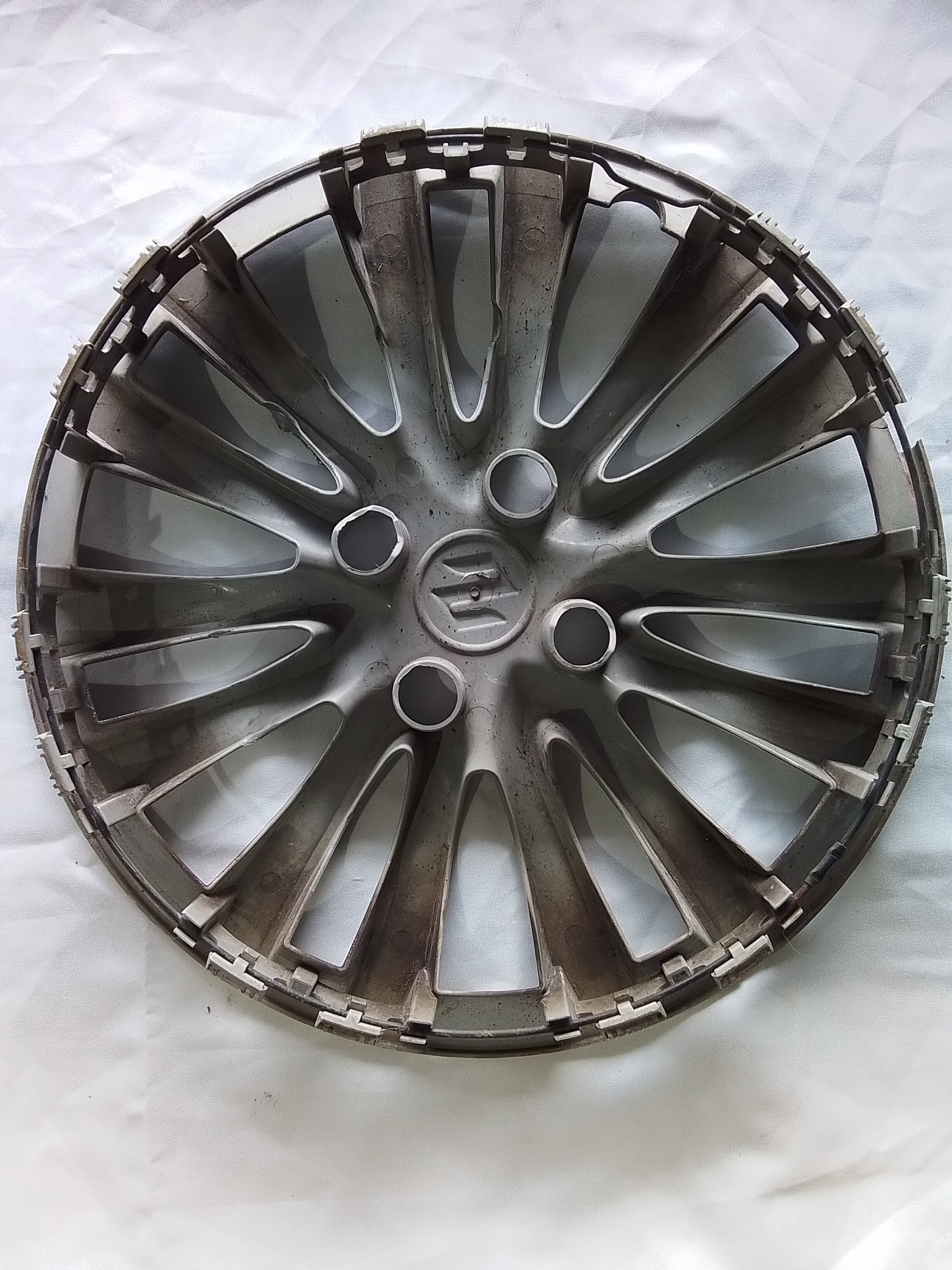 TAPA DE RUEDA (DAÑO LEVE) Suzuki Baleno 2021