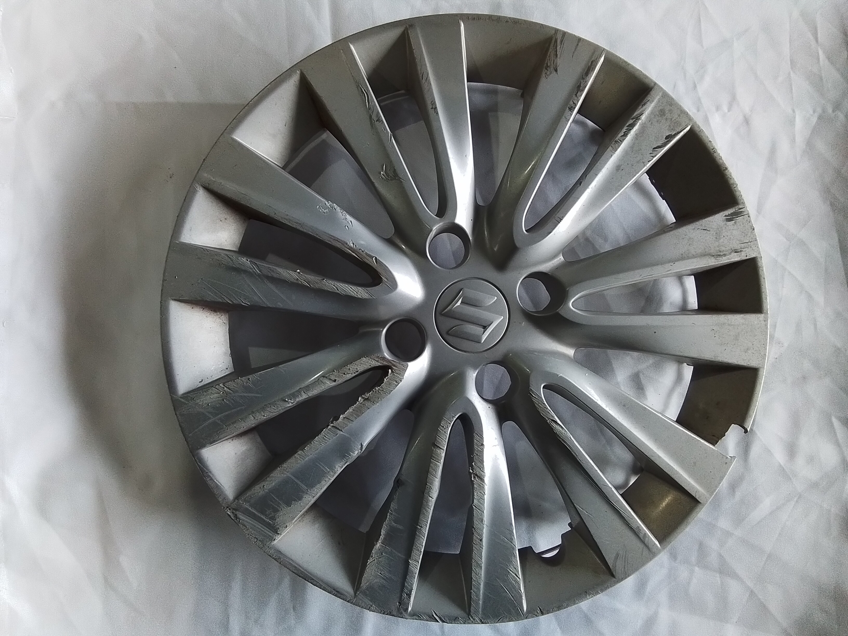TAPA DE RUEDA (DAÑO LEVE) Suzuki Baleno 2021