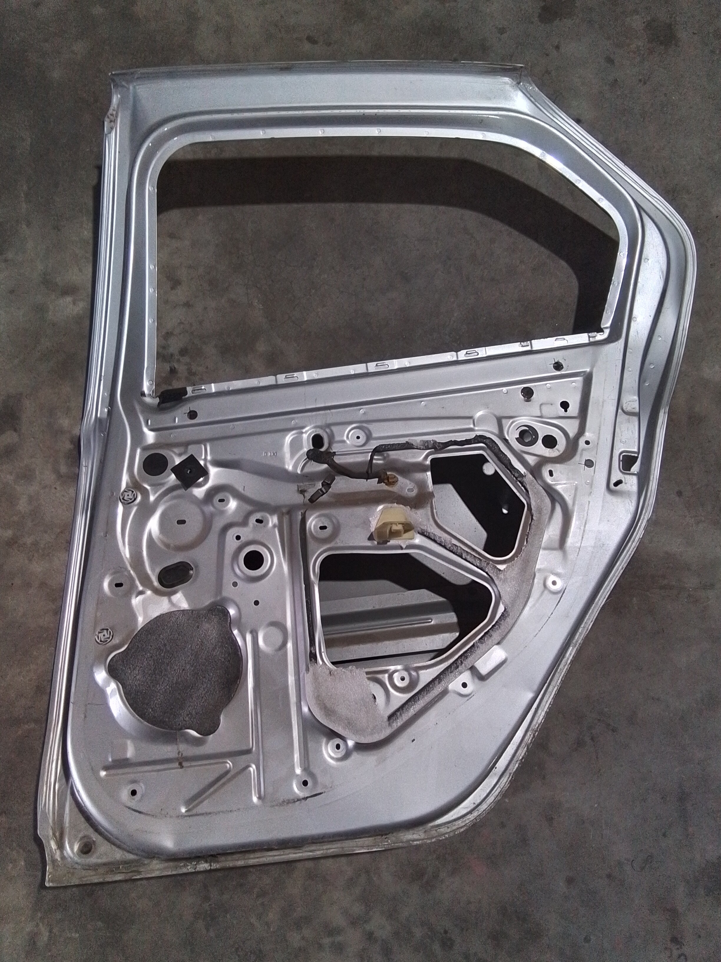 PUERTA TRASERA DERECHA Renault SYMBOL 2016