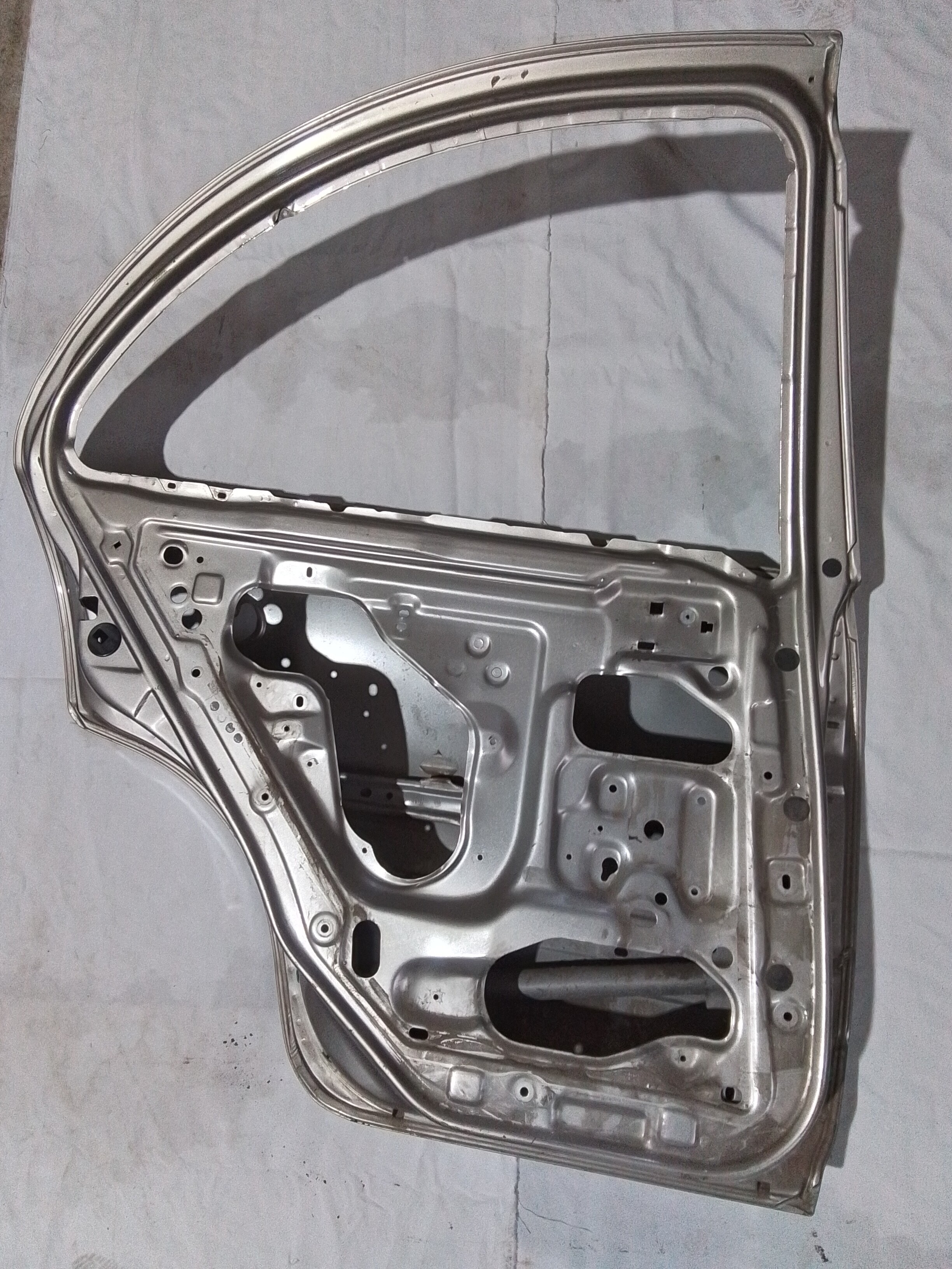 PUERTA TRASERA IZQUIERDA Samsung SM3 2013