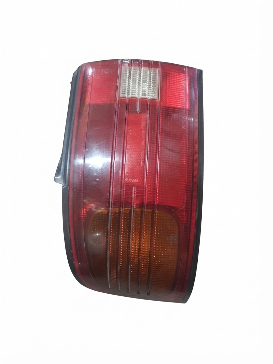 FOCO TRASERO IZQUIERDO Mazda 323 1993
