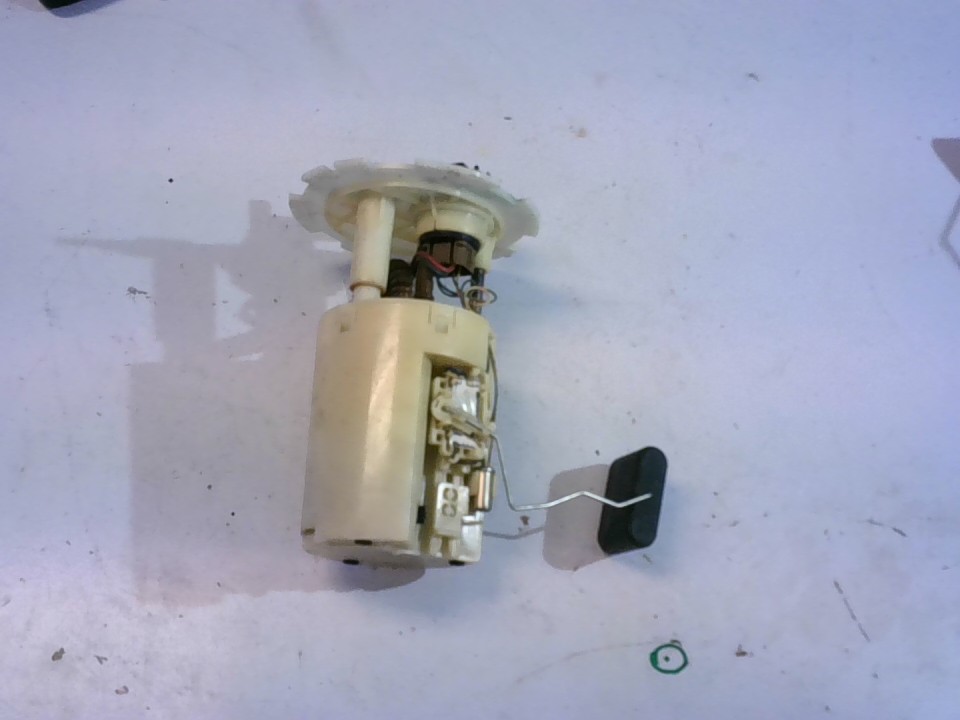 MARCADOR Y BOMBA DE BENCINA Chevrolet Aveo 2006